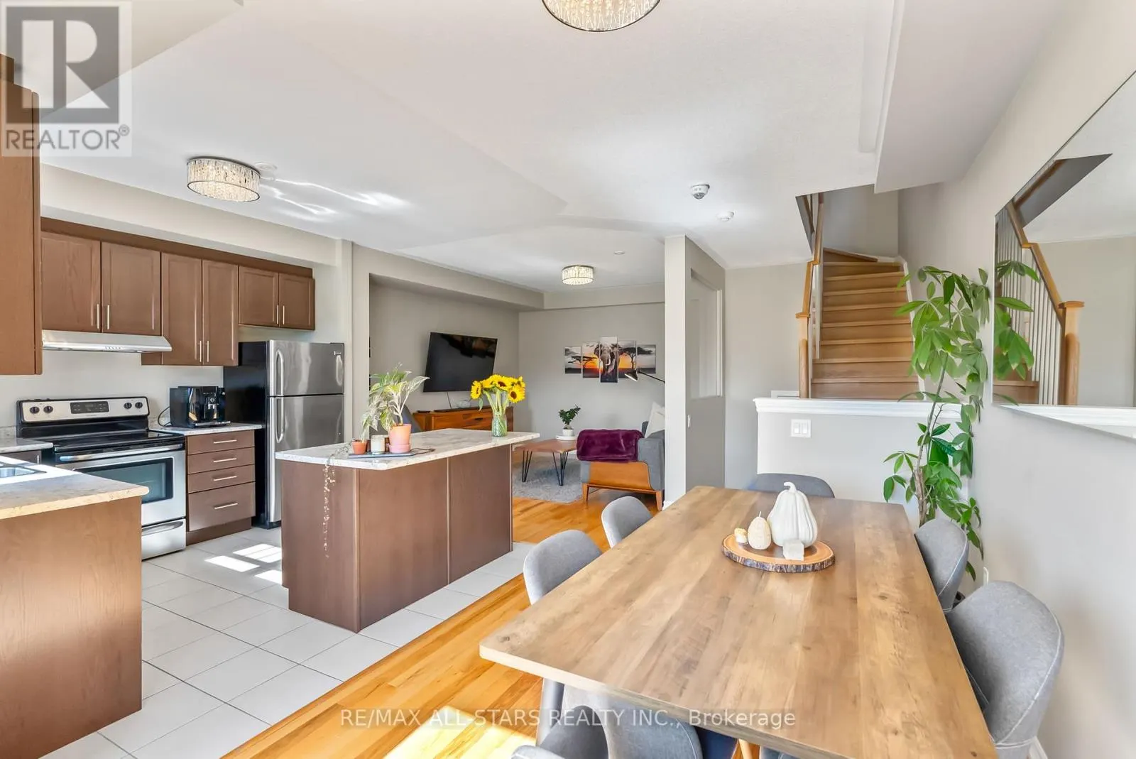 243 BOADWAY CRESCENT