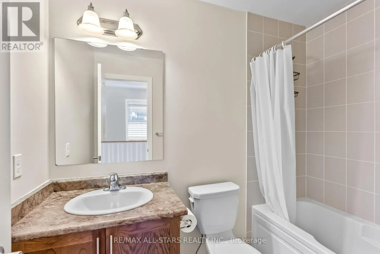 243 BOADWAY CRESCENT