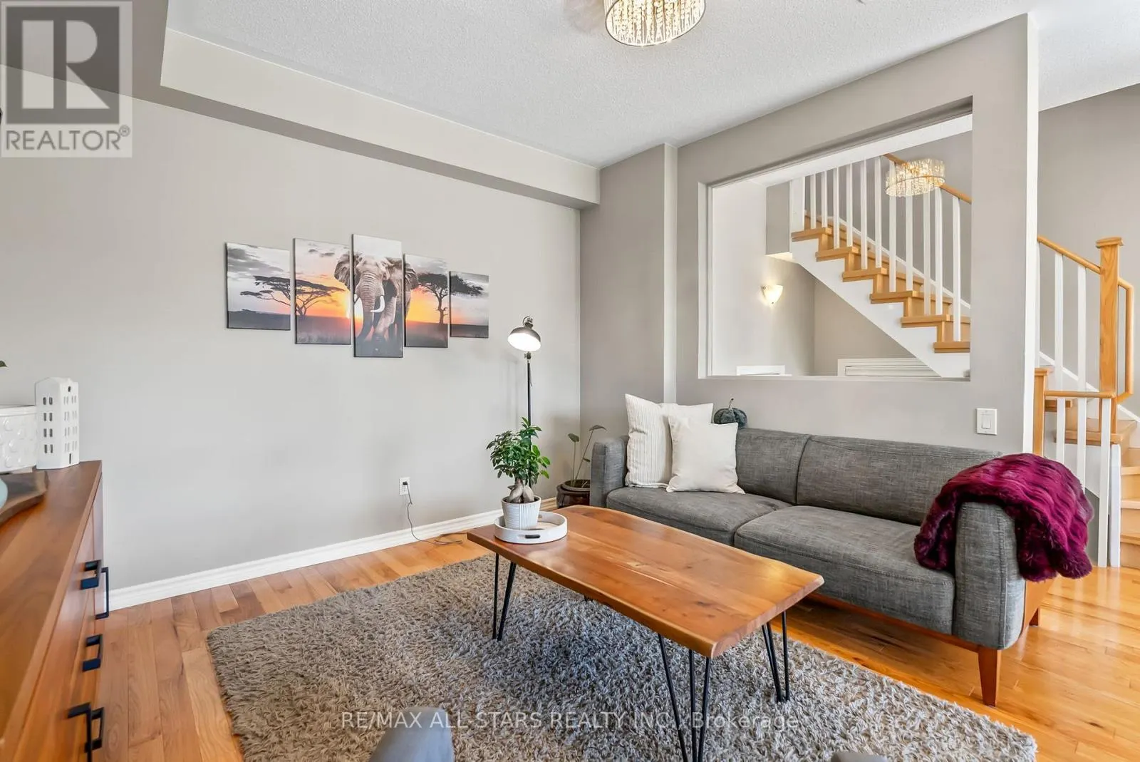 243 BOADWAY CRESCENT