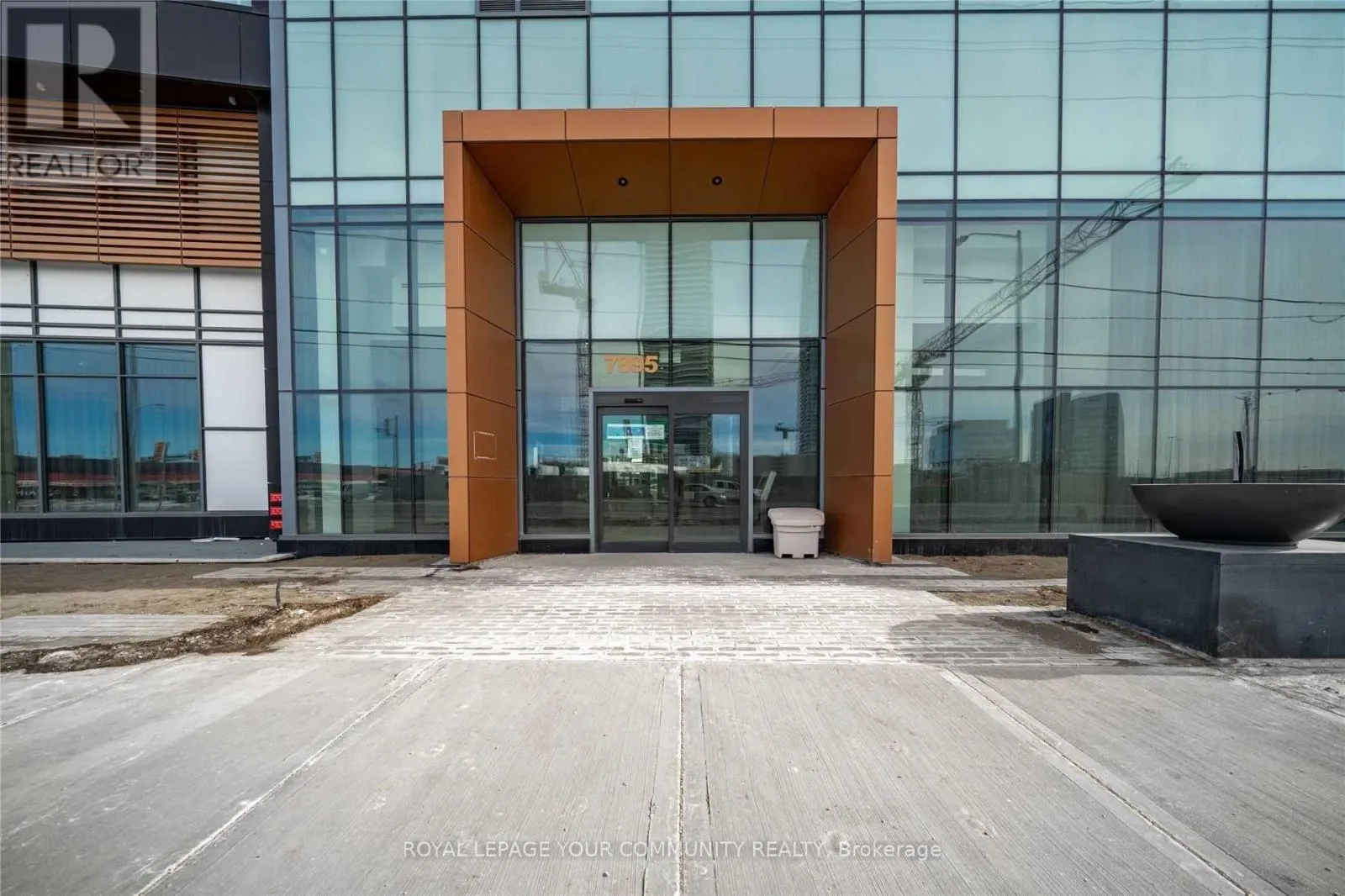 1211 - 7895 JANE STREET