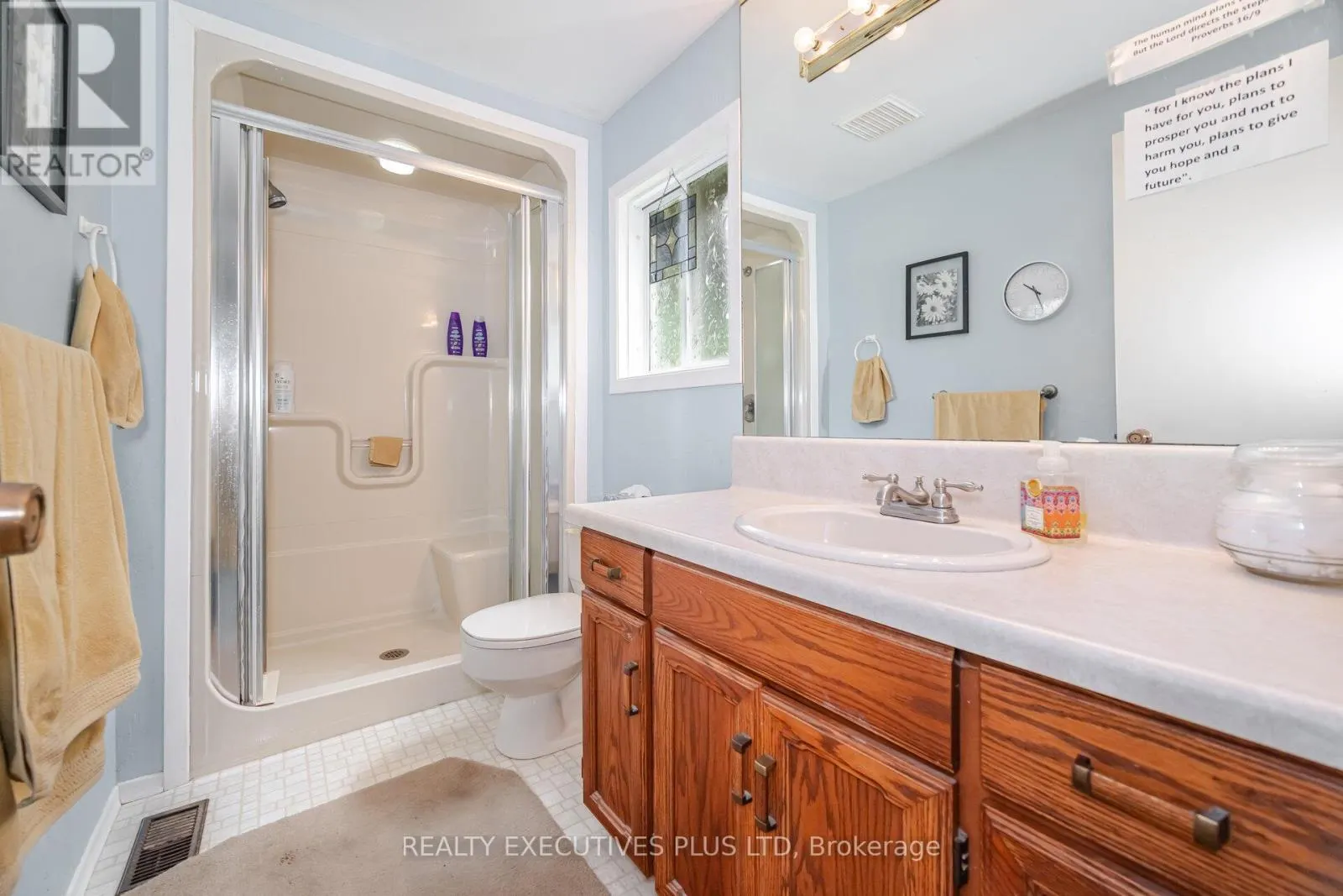 3 PINEVIEW COURT