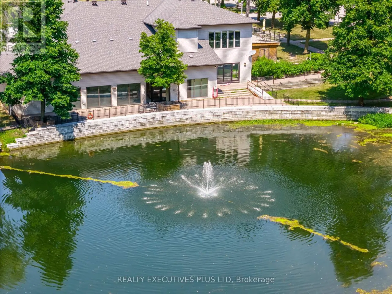 3 PINEVIEW COURT