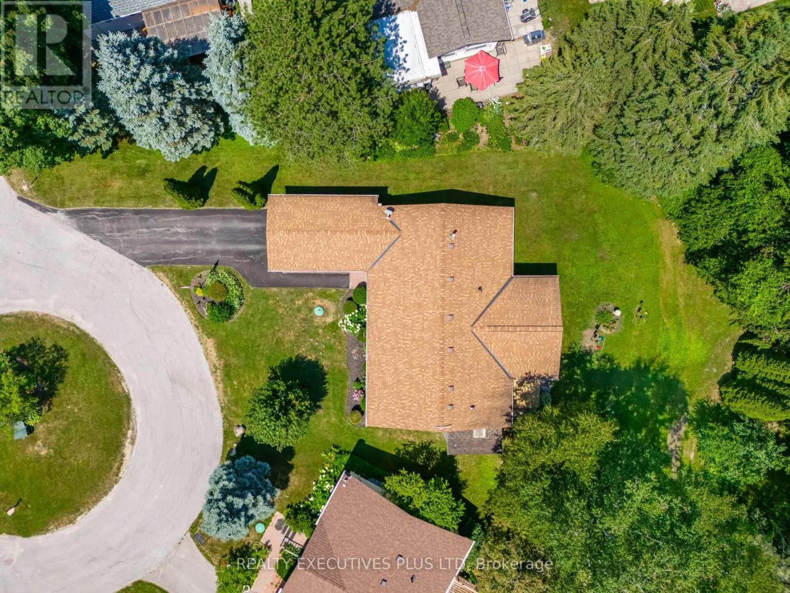 3 PINEVIEW COURT