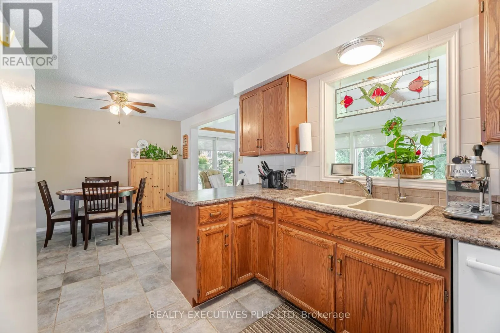 3 PINEVIEW COURT