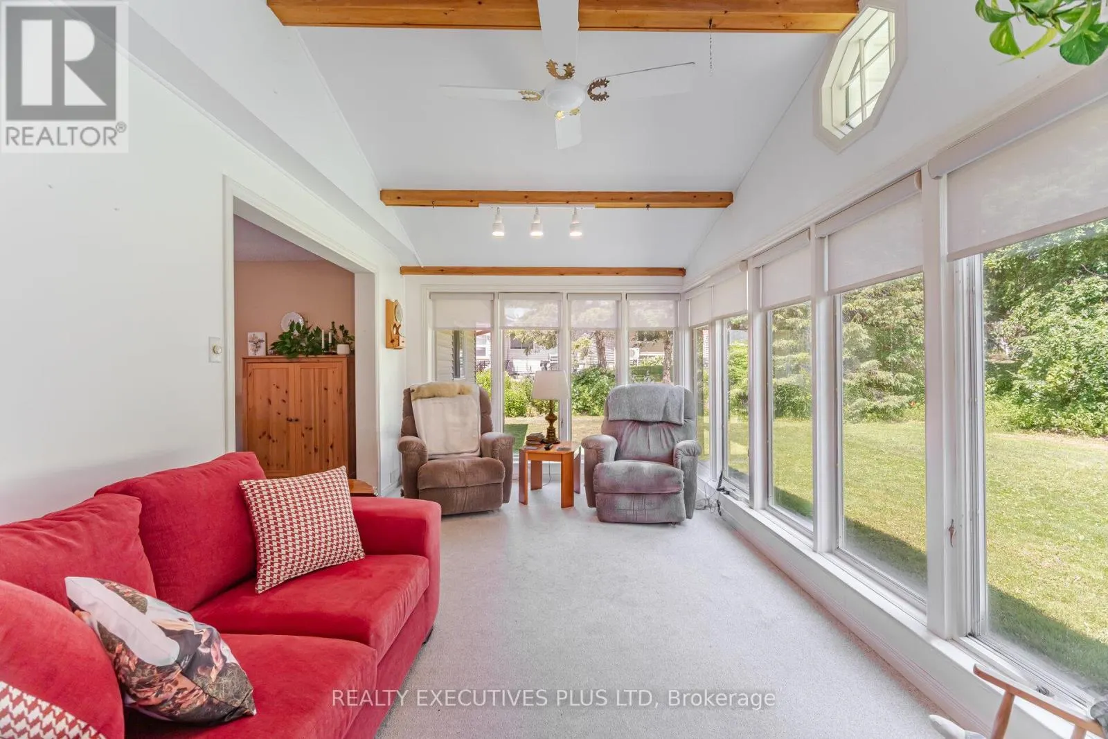 3 PINEVIEW COURT