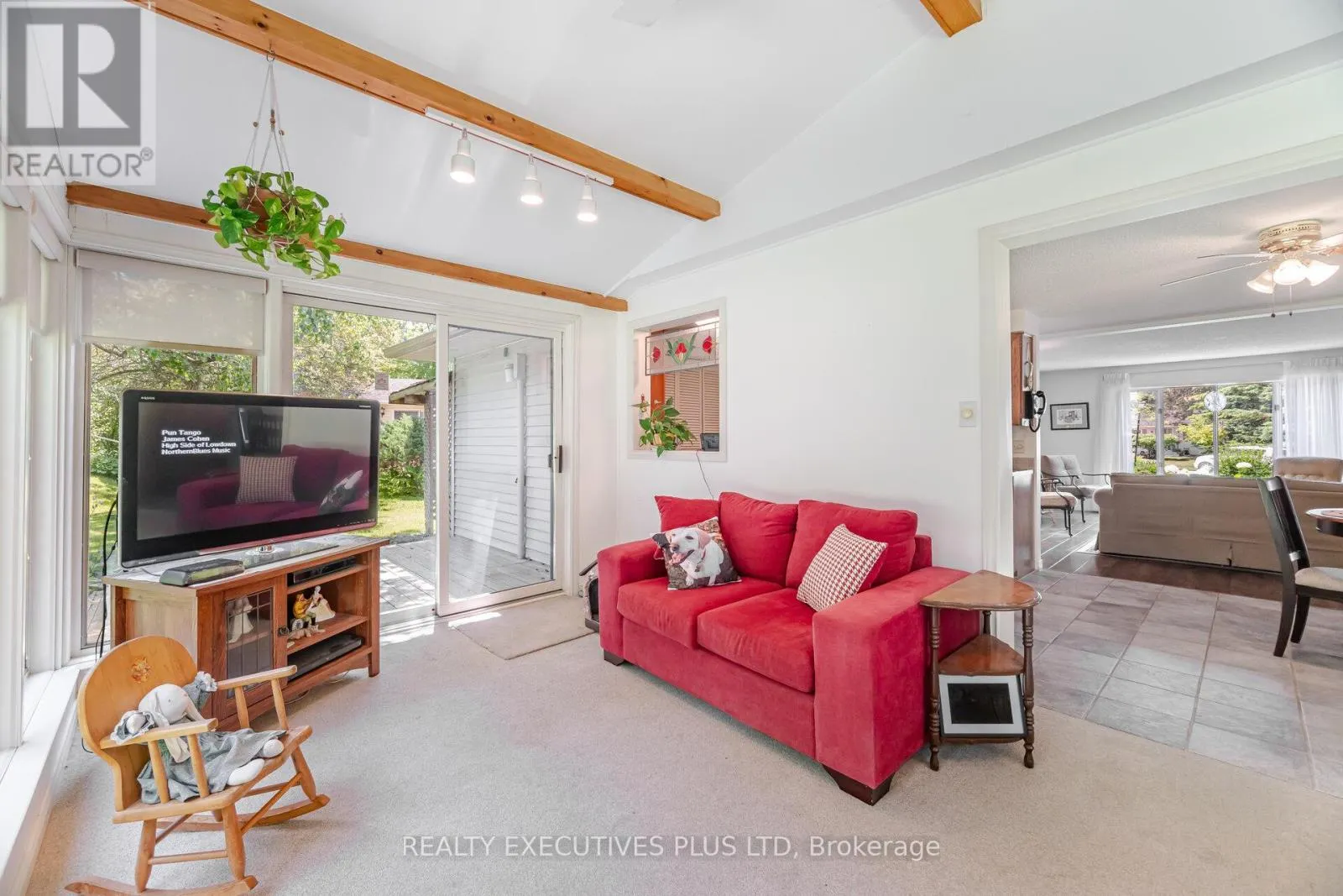 3 PINEVIEW COURT