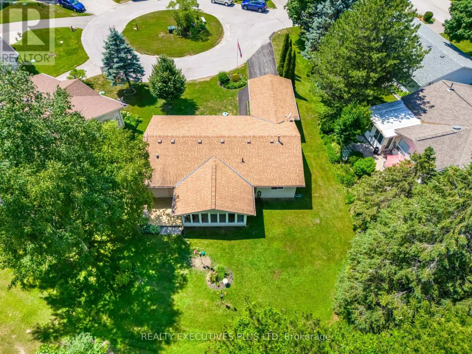 3 PINEVIEW COURT