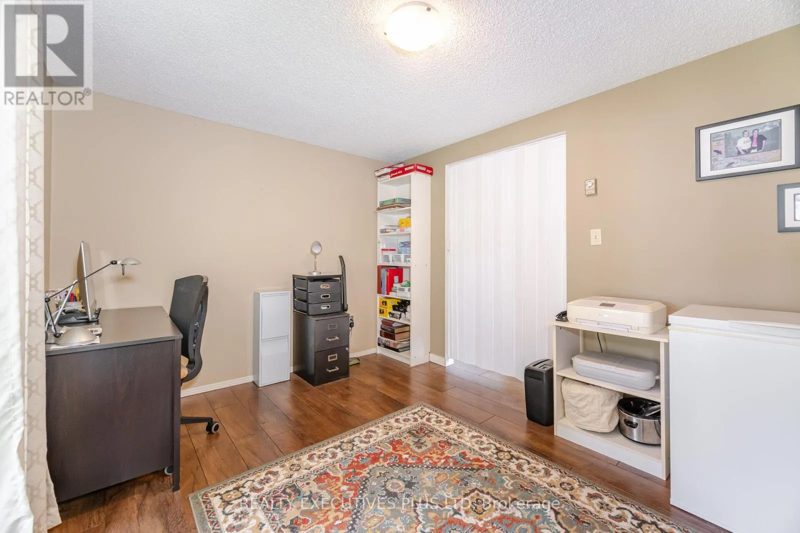 3 PINEVIEW COURT