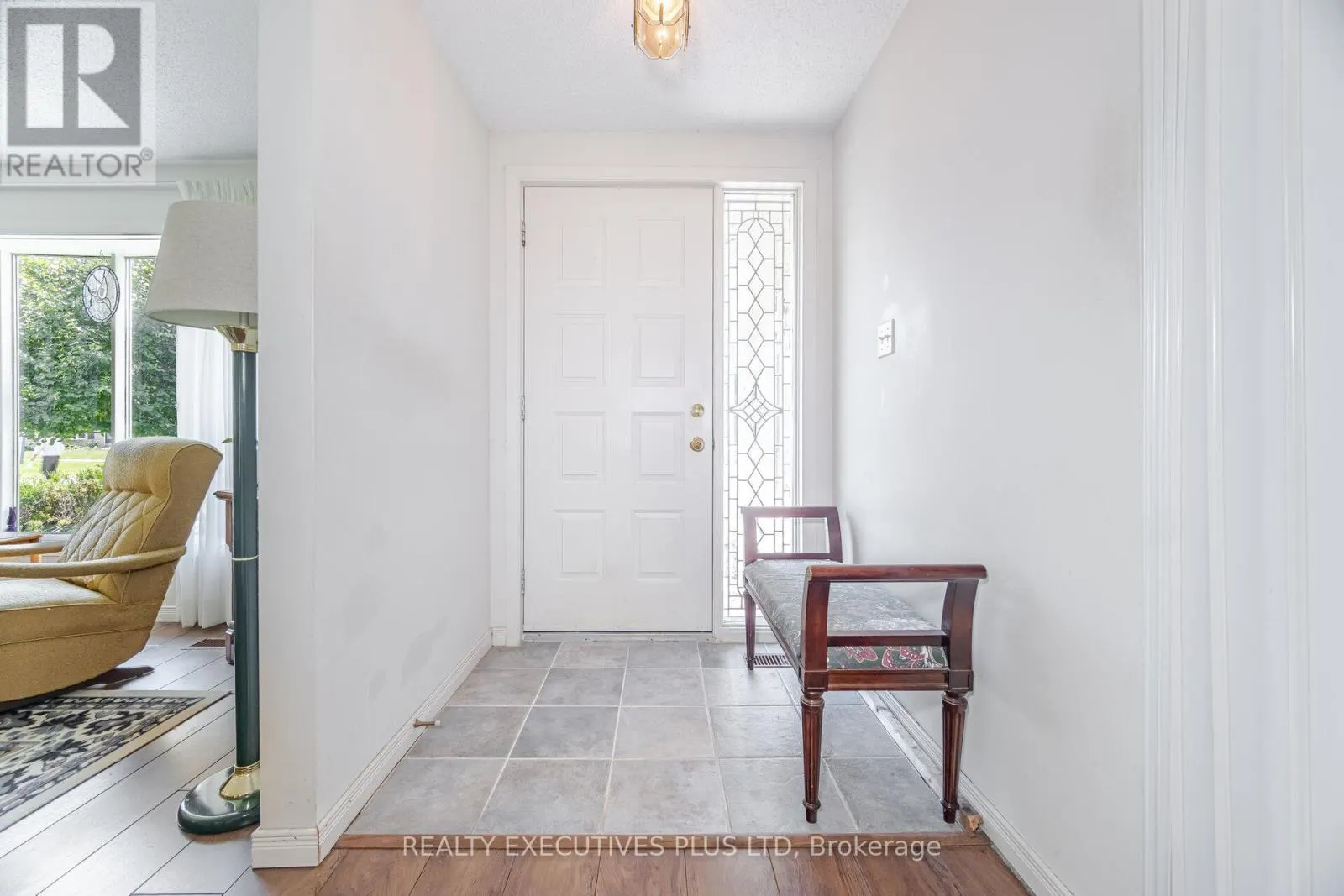 3 PINEVIEW COURT