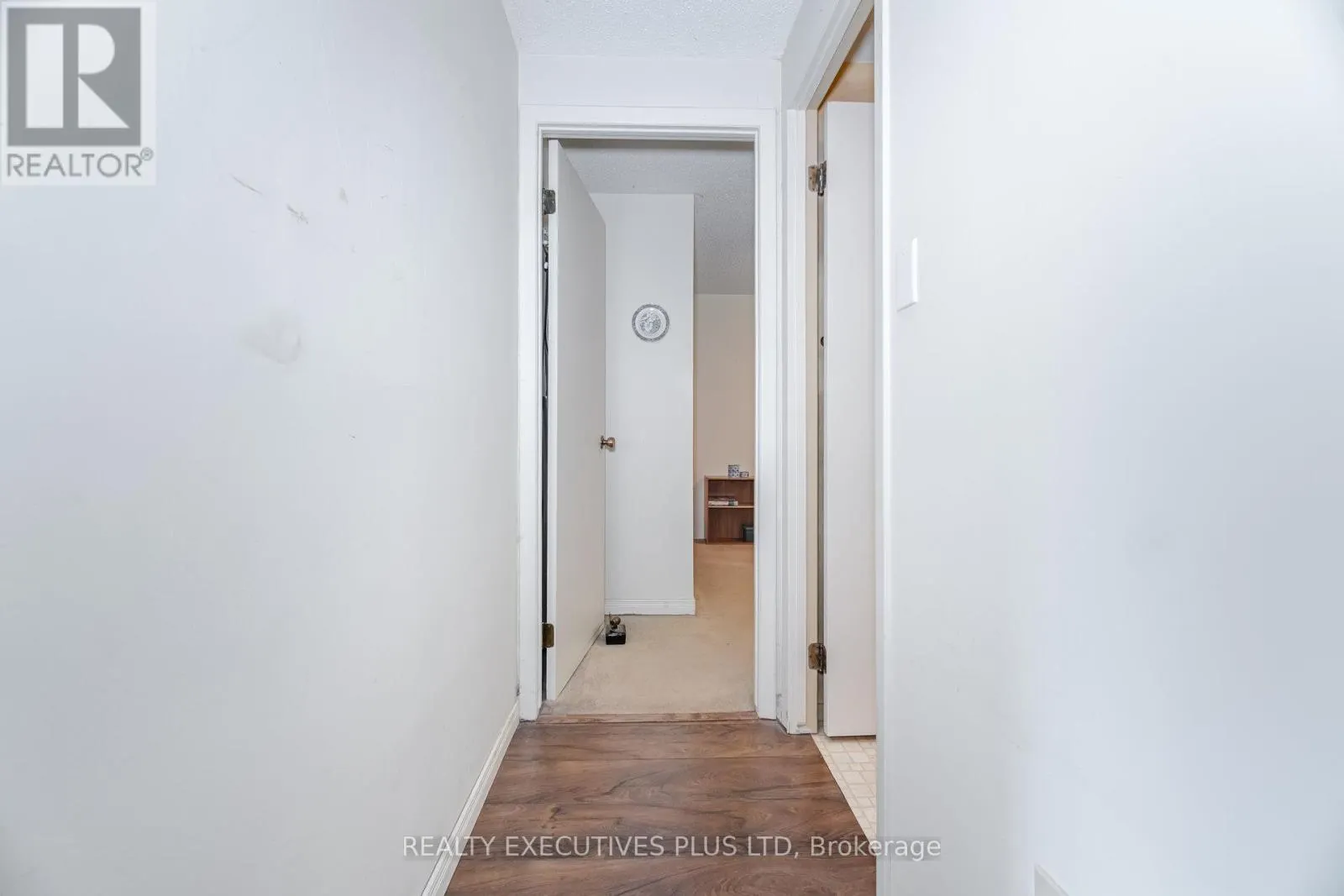3 PINEVIEW COURT