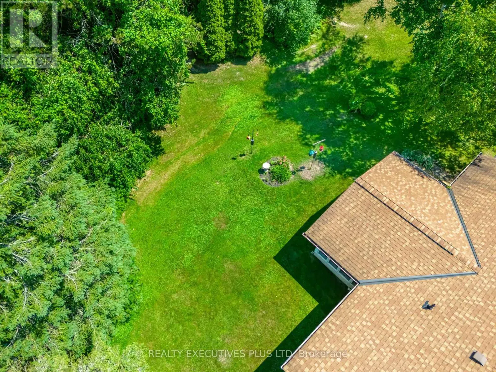 3 PINEVIEW COURT