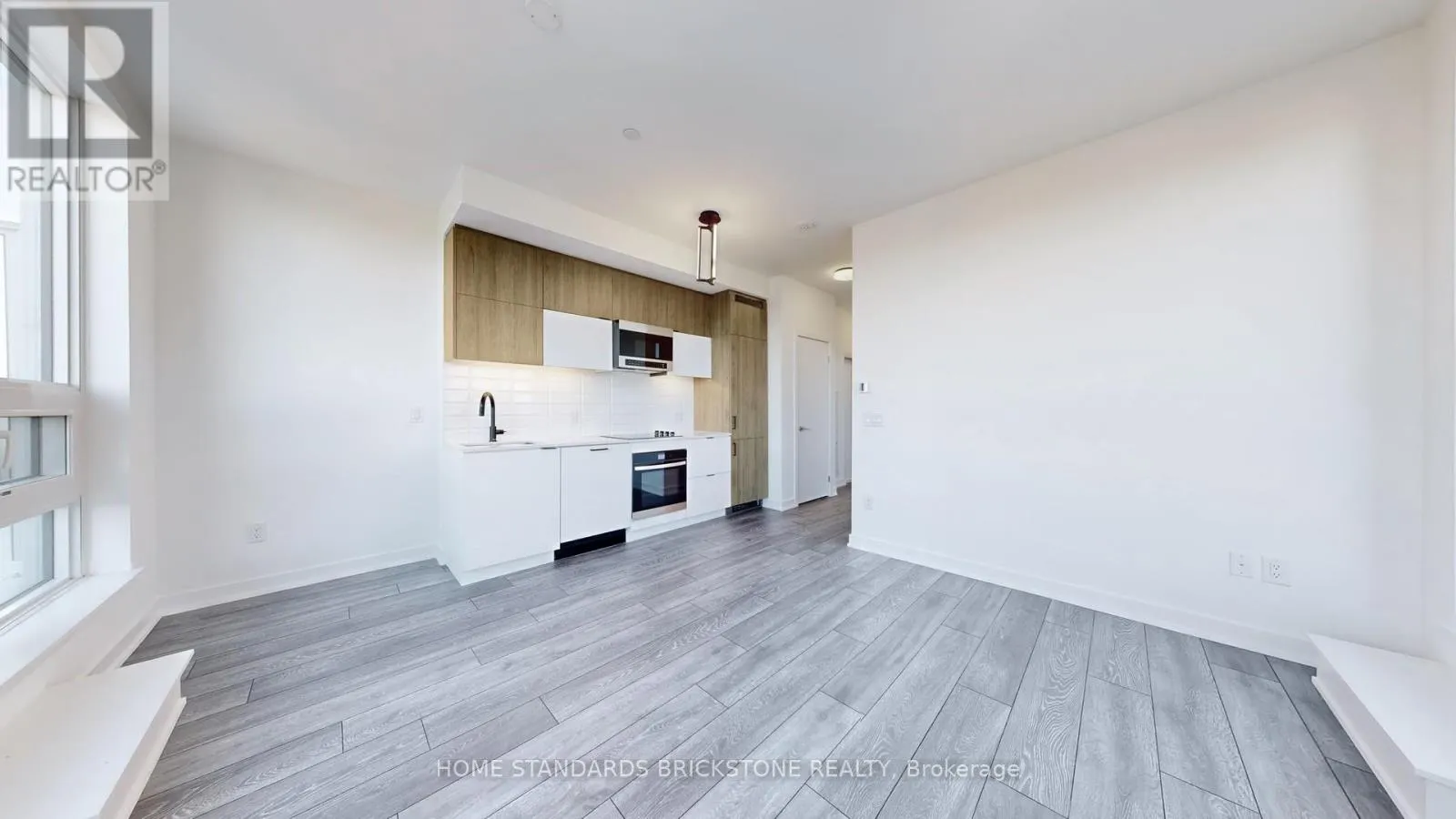 711 - 8888 YONGE STREET
