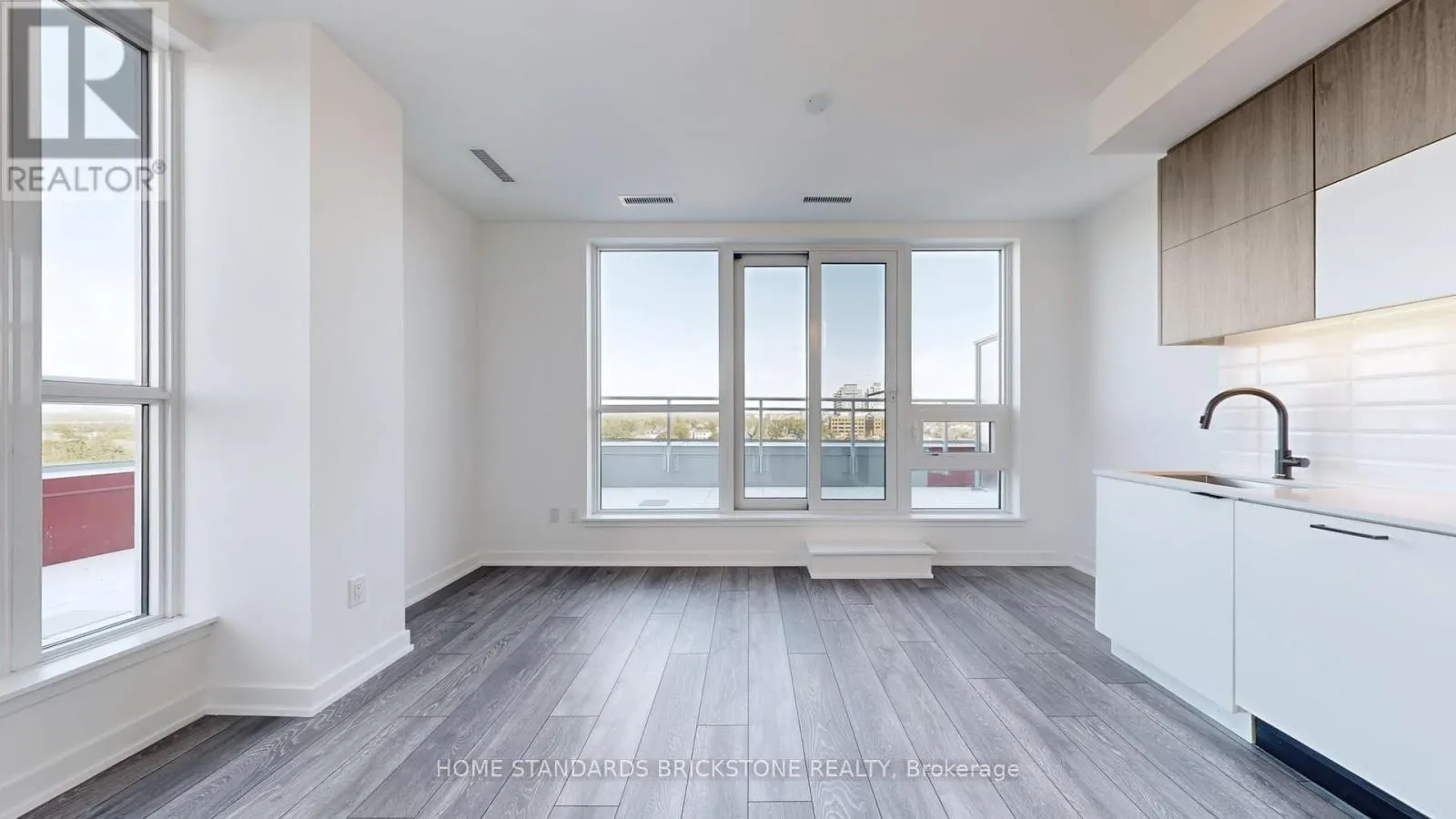 711 - 8888 YONGE STREET