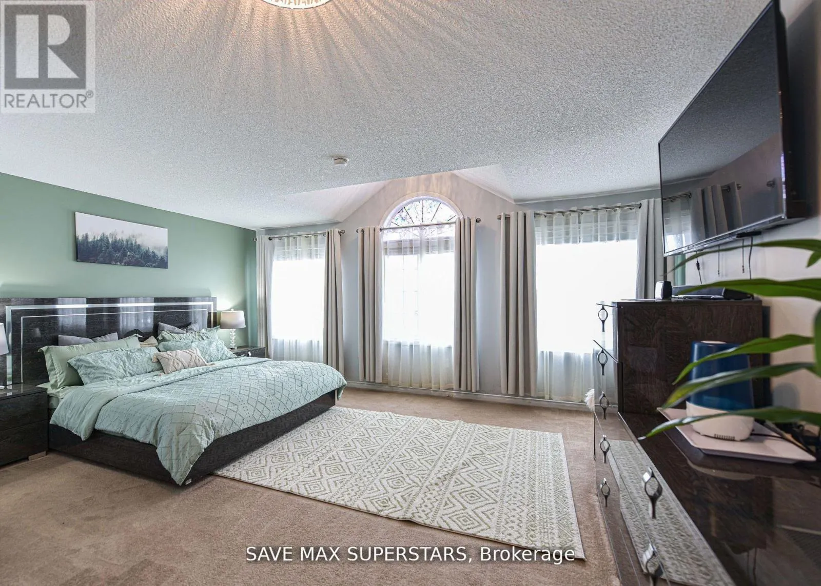 1246 LESLIE DRIVE