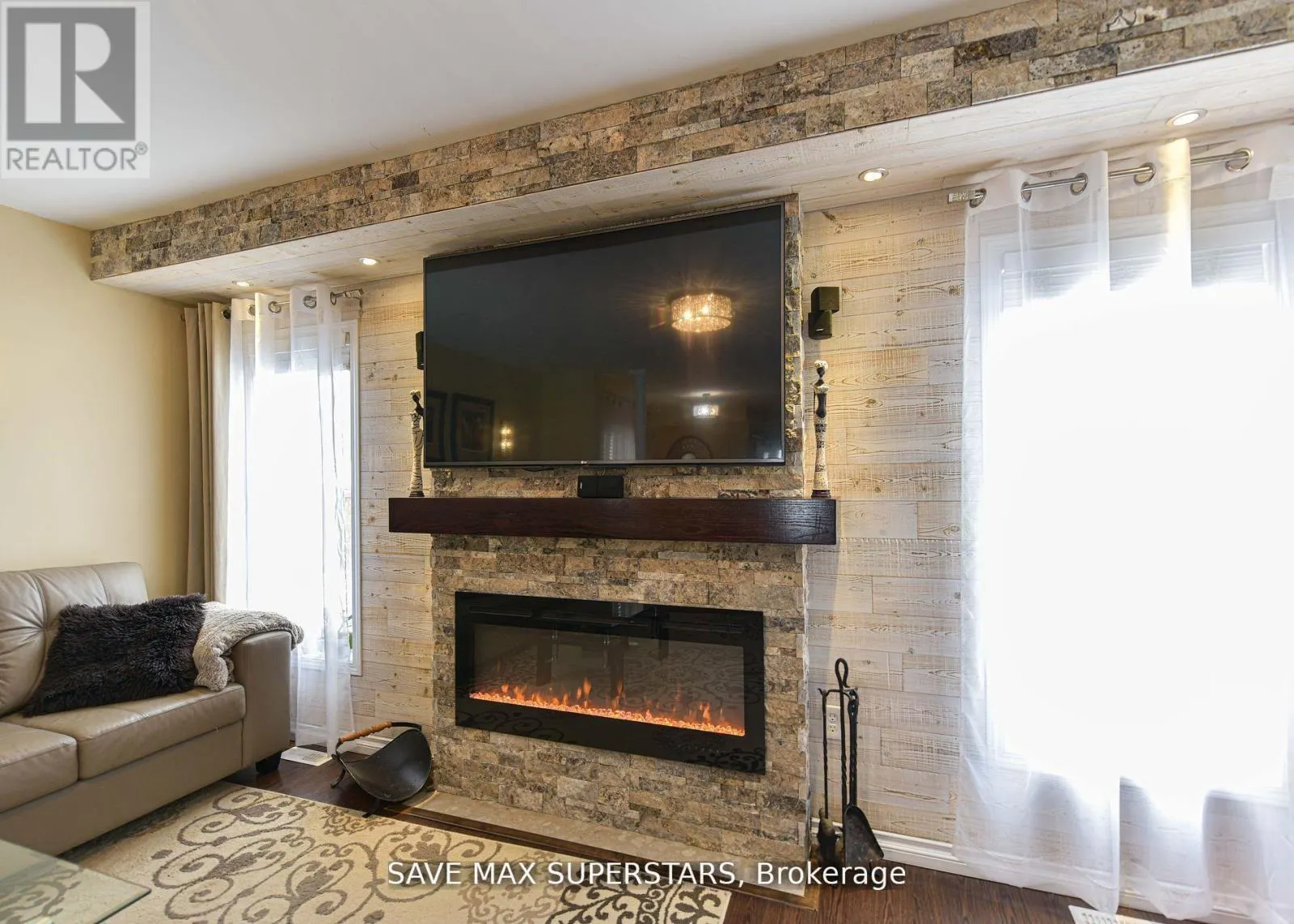 1246 LESLIE DRIVE