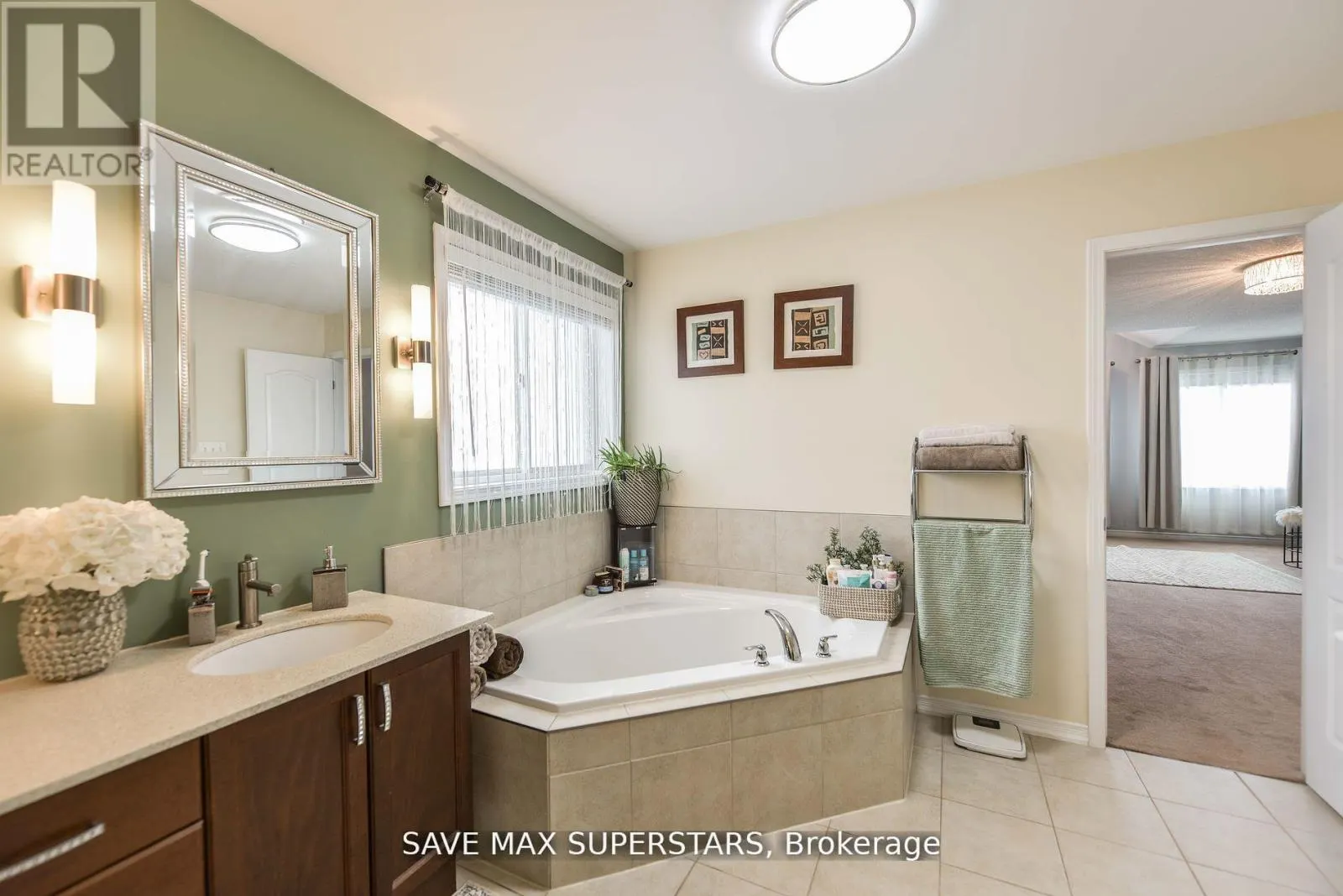 1246 LESLIE DRIVE