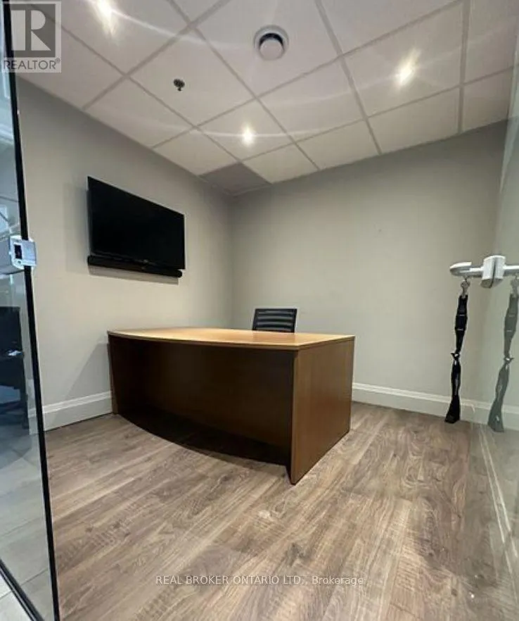 39 - OFFICE ROOM - 665 MILLWAY AVENUE