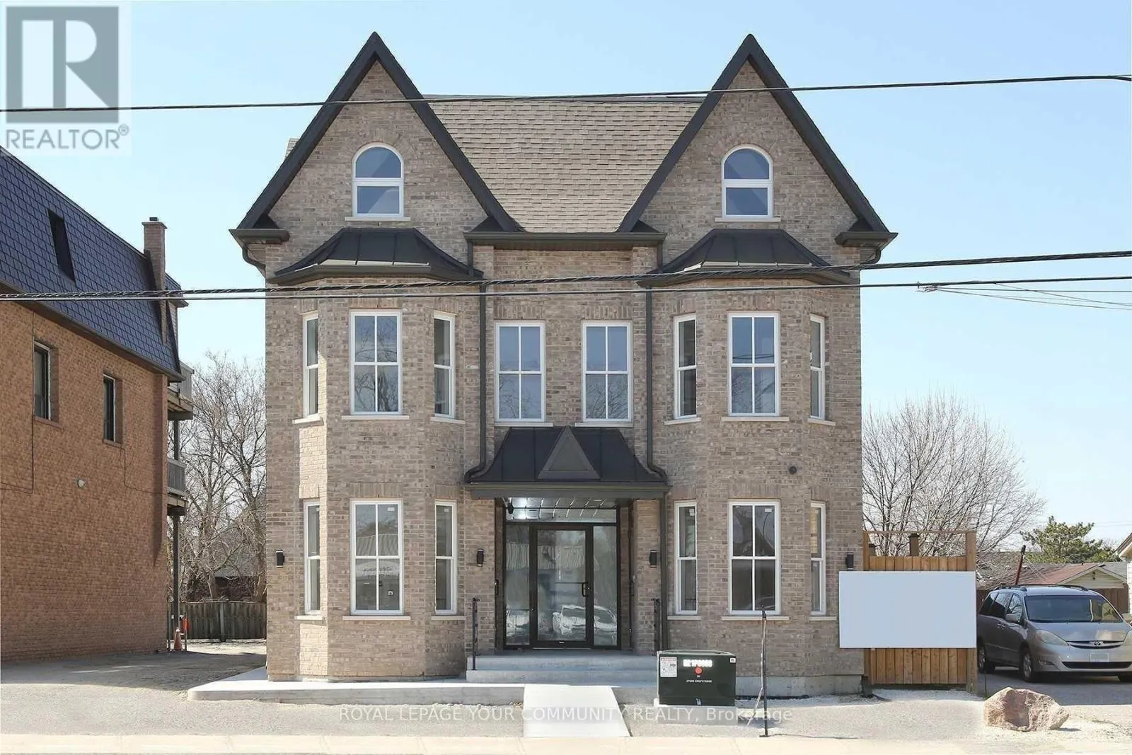 2B - 352 MAIN STREET N
