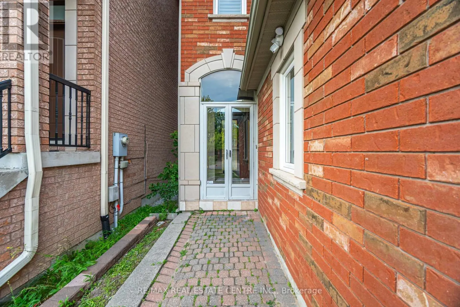 24 FUTURA AVENUE