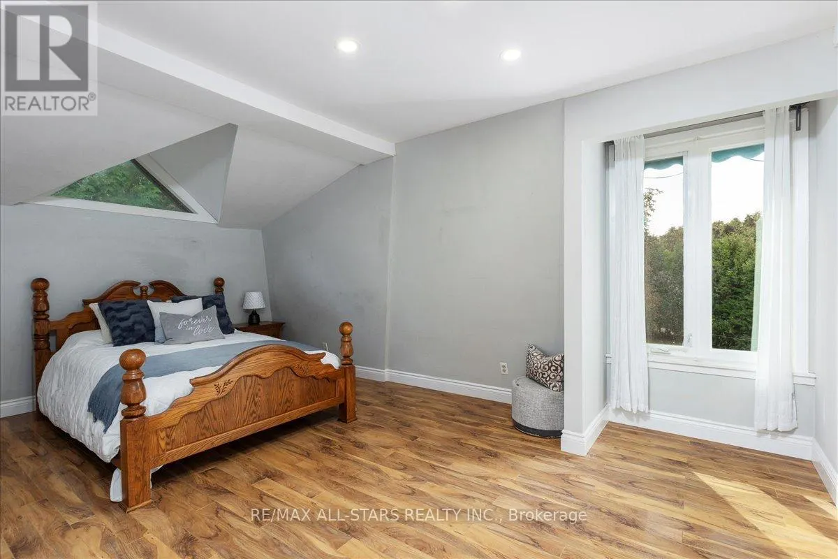 1 CEDARHURST PARK