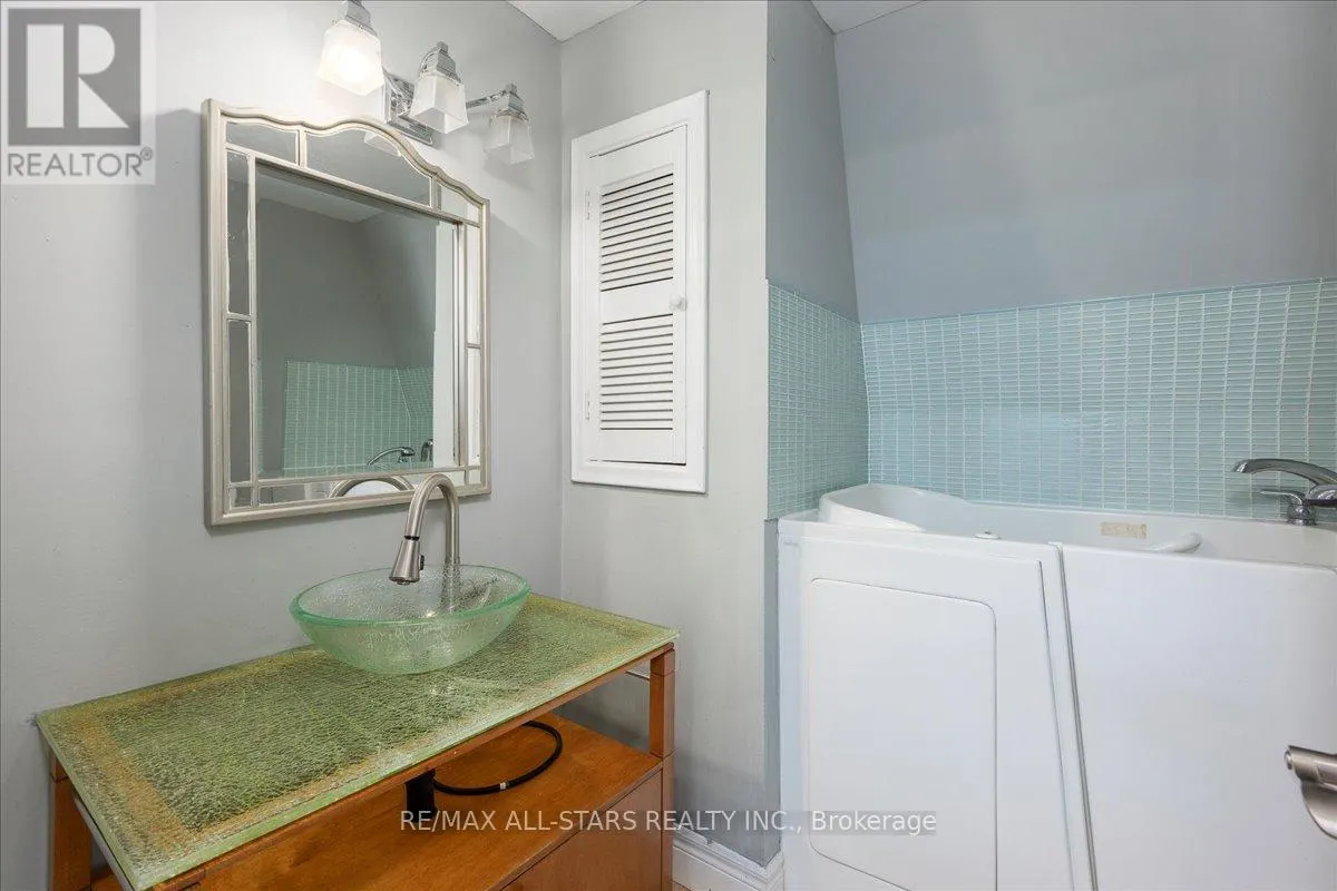 1 CEDARHURST PARK