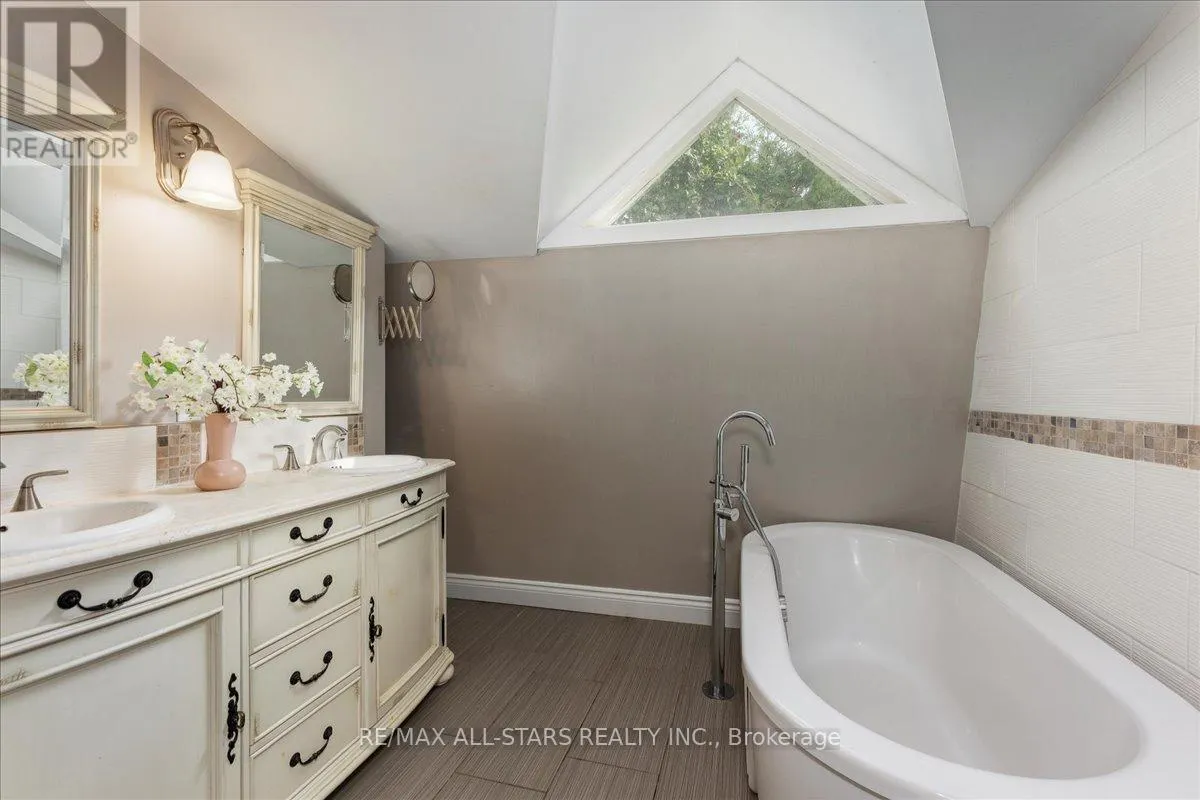 1 CEDARHURST PARK