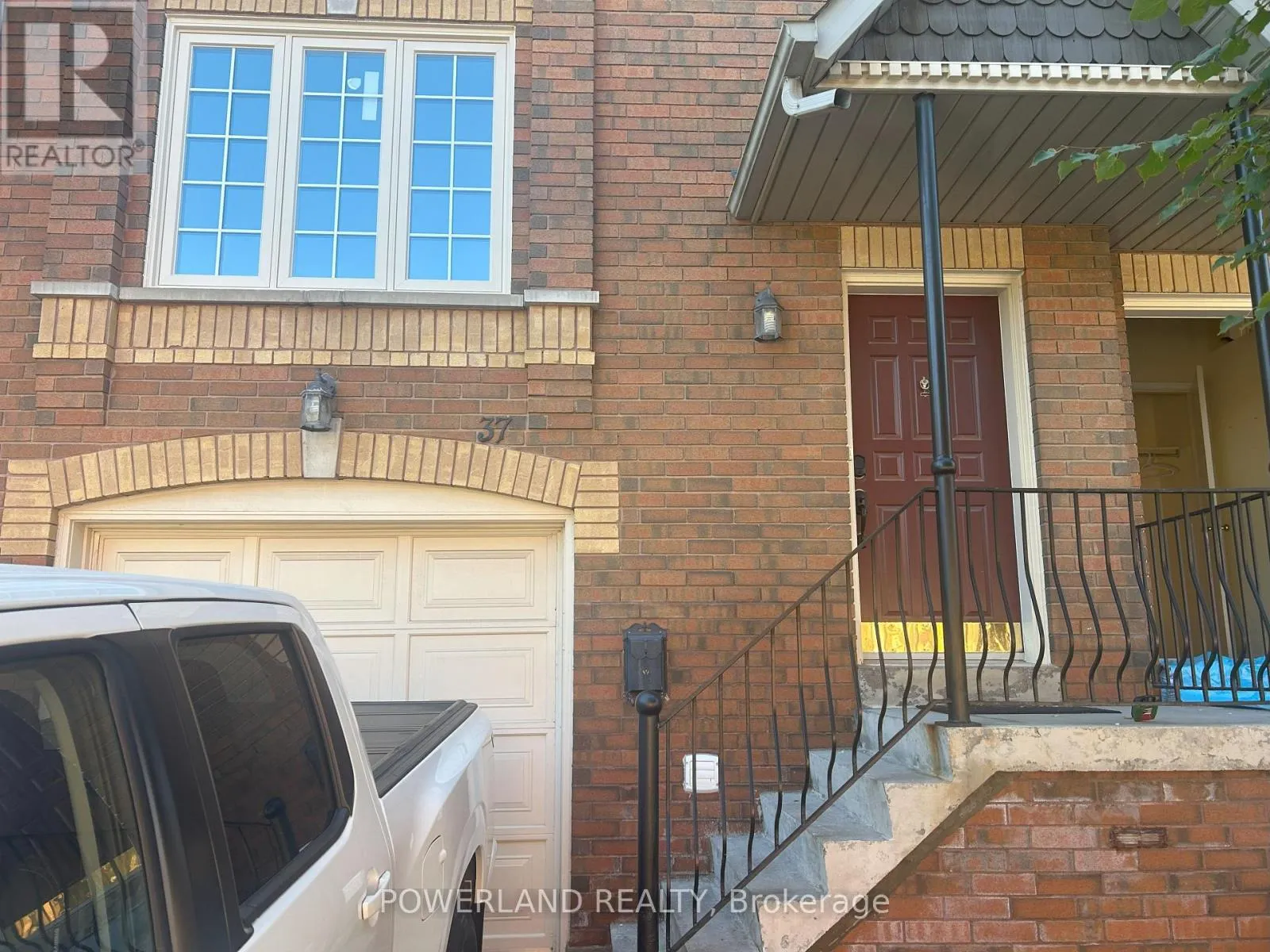 37 - 95 WELDRICK AVENUE