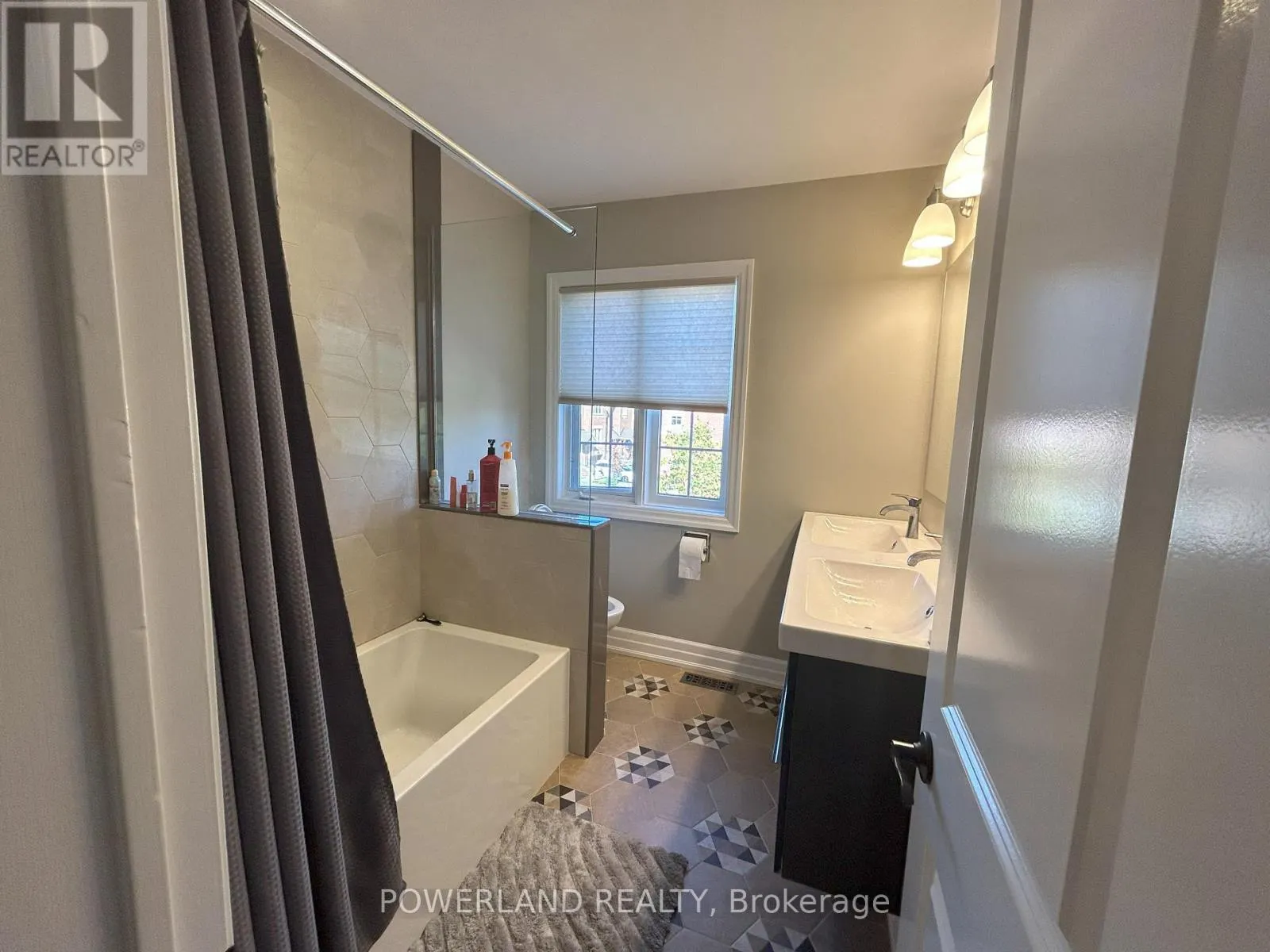 37 - 95 WELDRICK AVENUE
