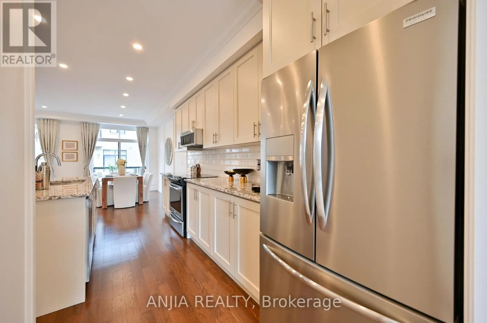 37 DUNCOMBE LANE