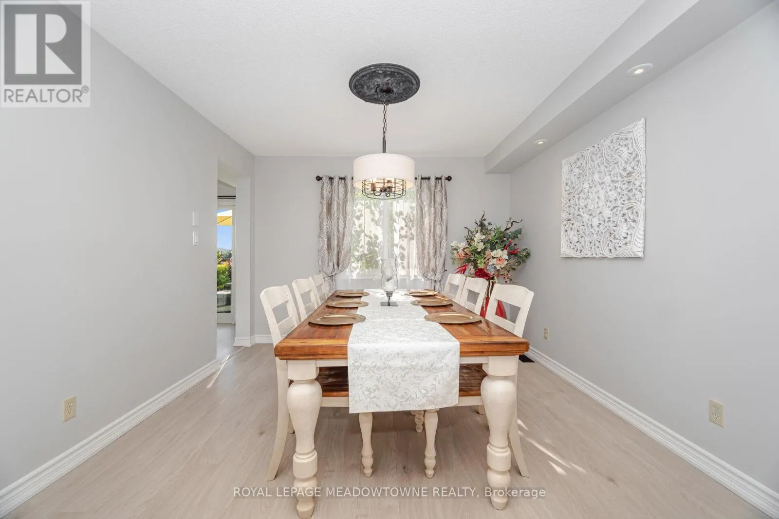 6 HOLLIS CRESCENT