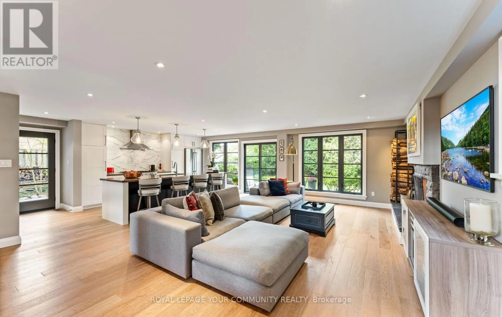 12 GLENVIEW DRIVE