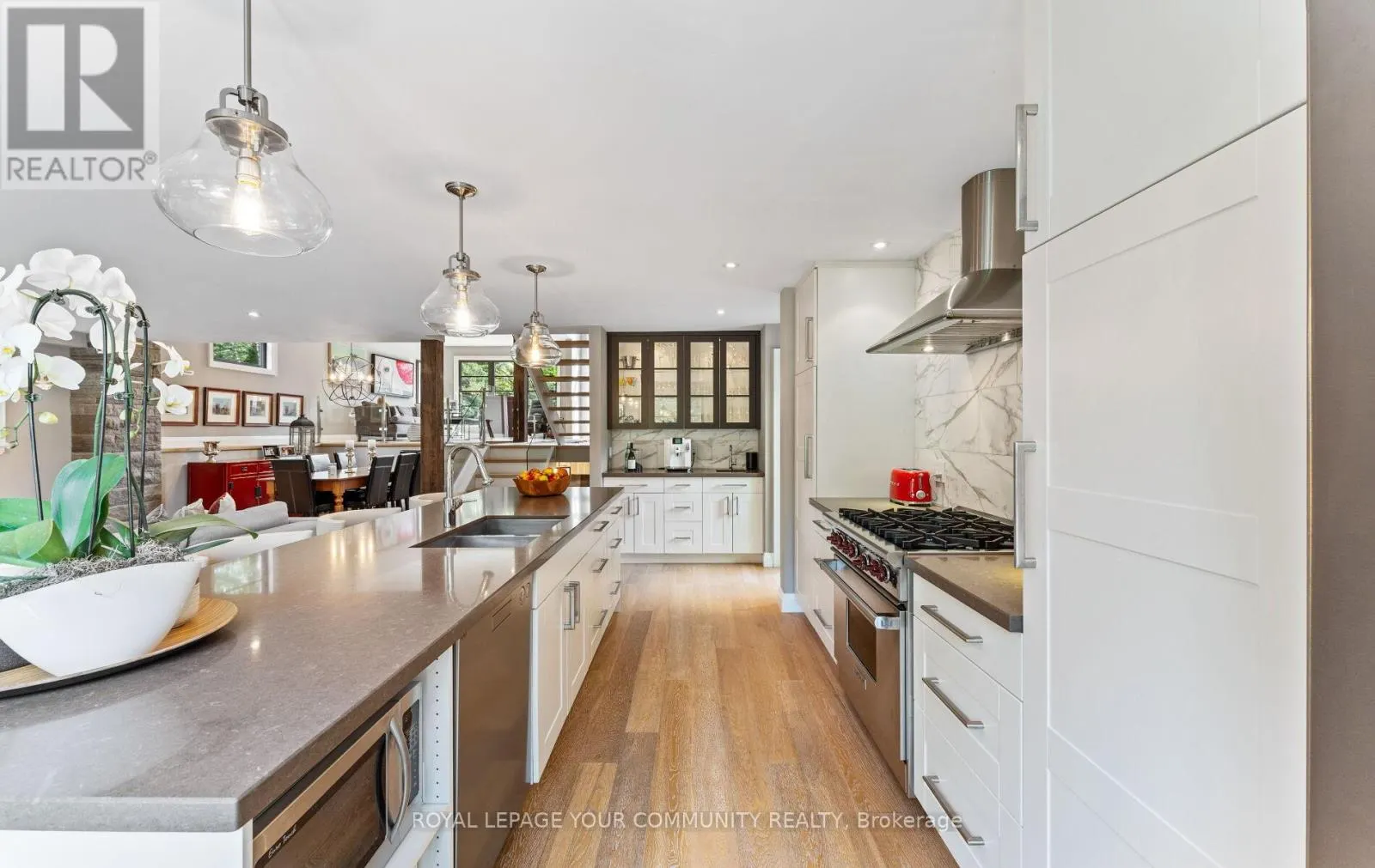 12 GLENVIEW DRIVE