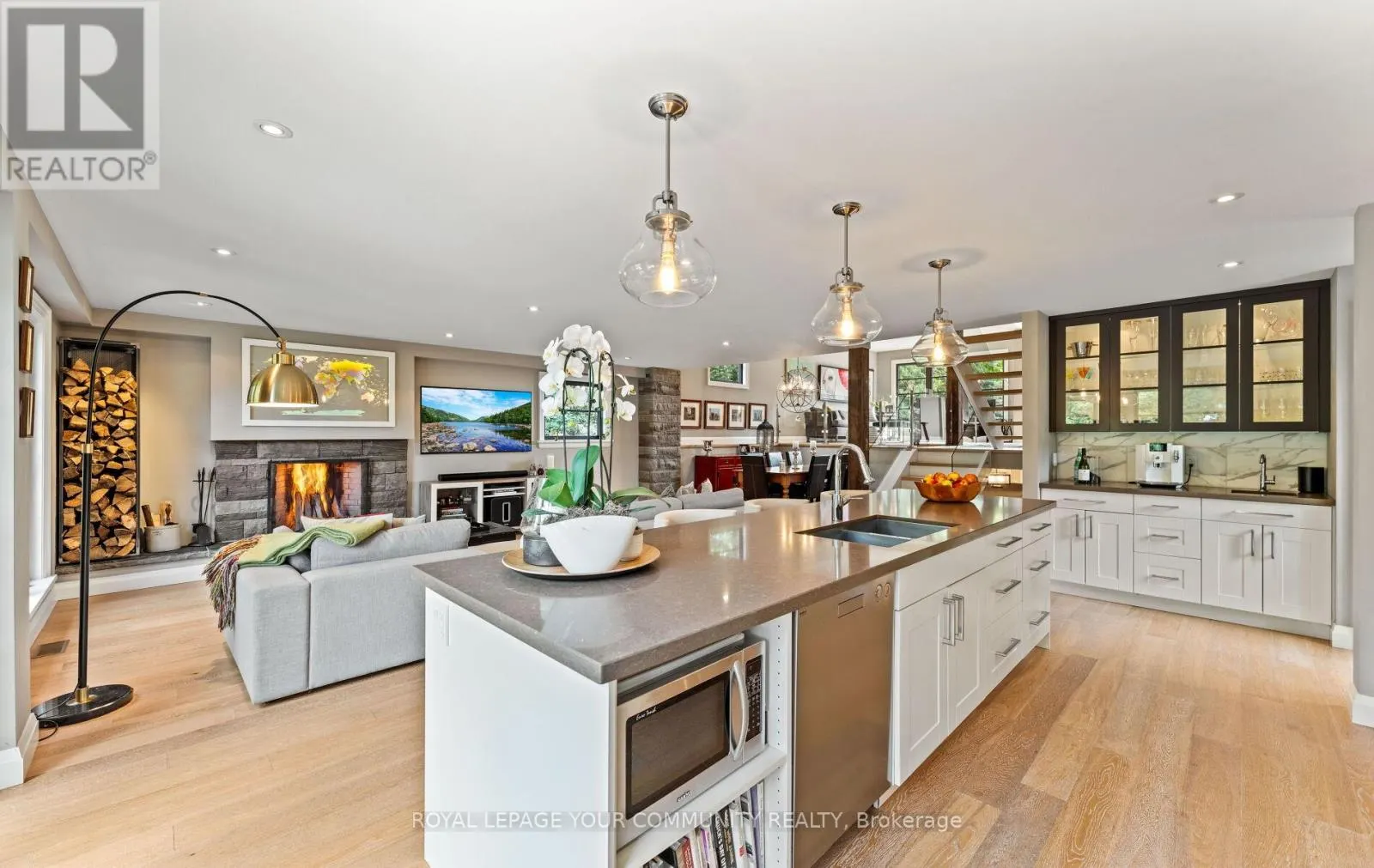12 GLENVIEW DRIVE
