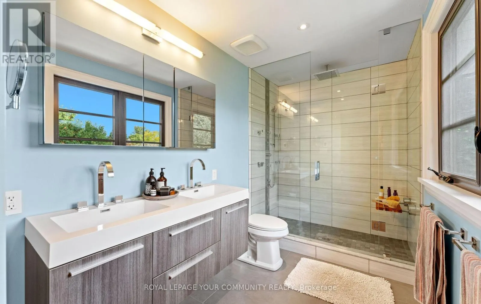 12 GLENVIEW DRIVE