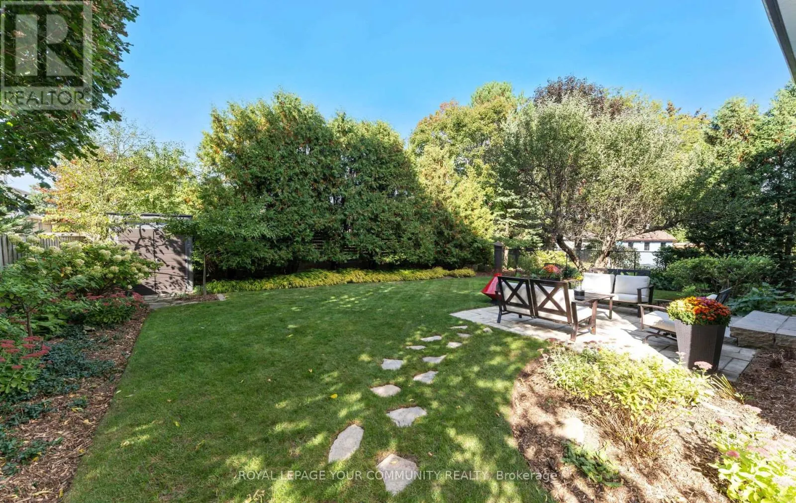 12 GLENVIEW DRIVE