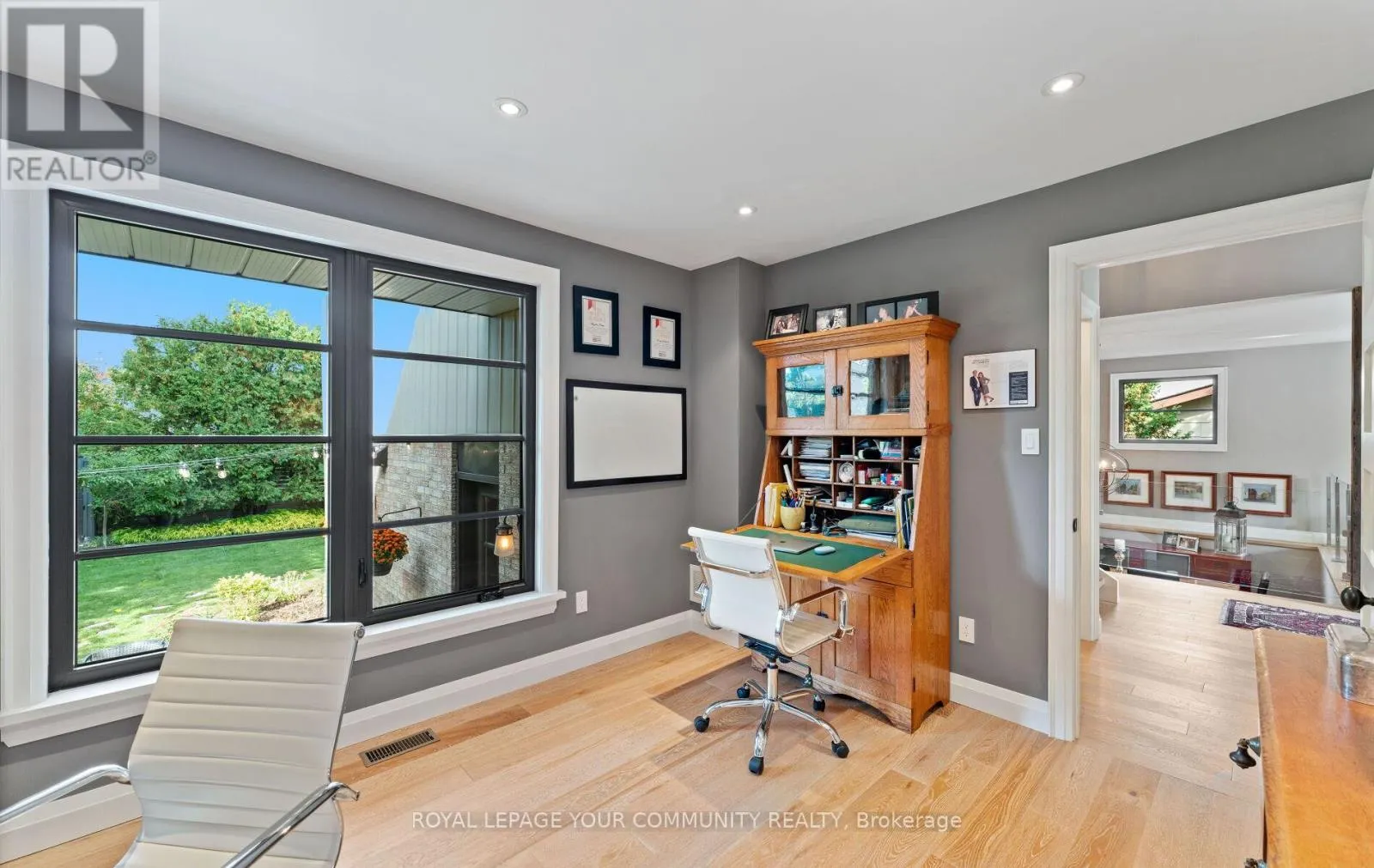 12 GLENVIEW DRIVE