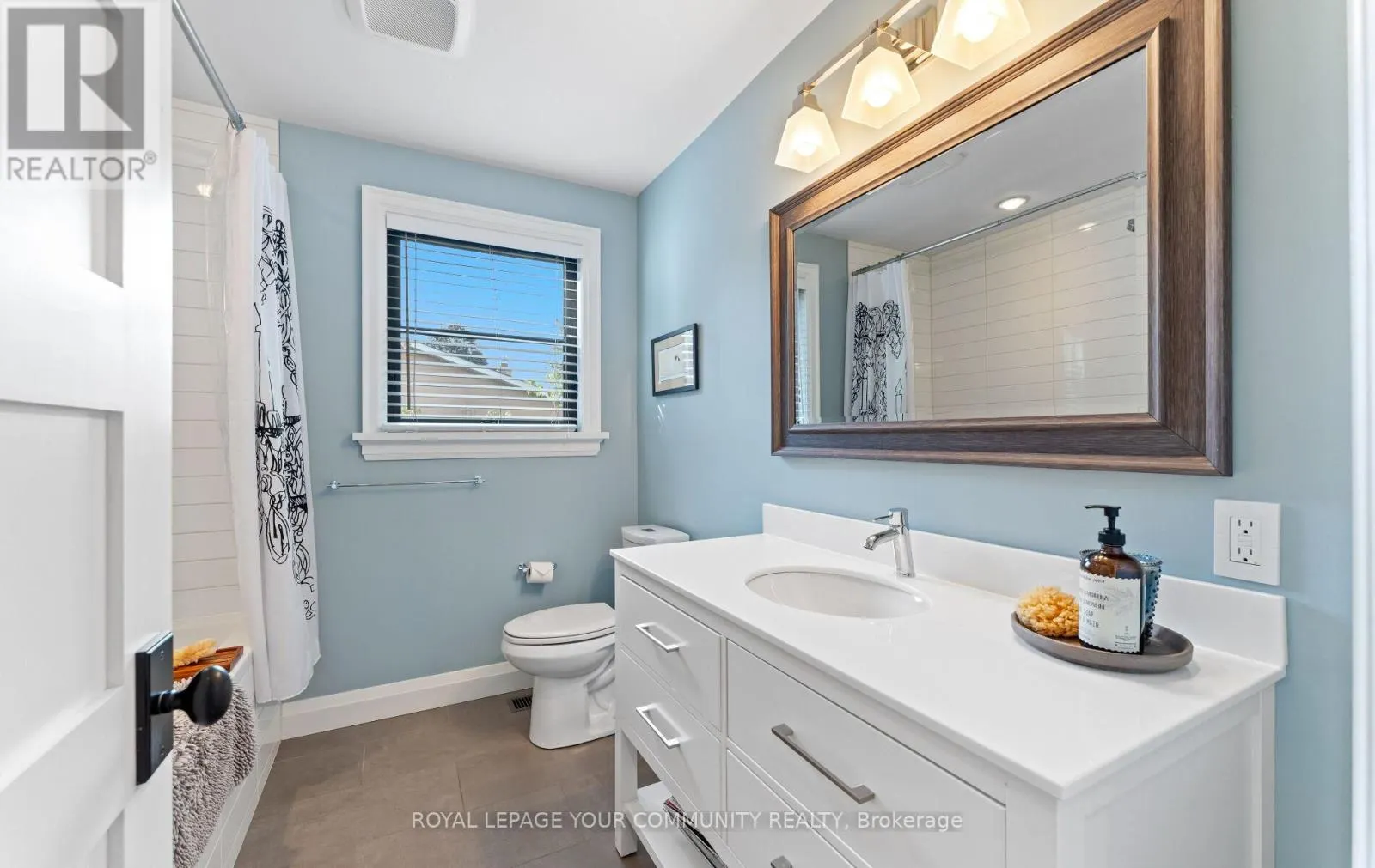 12 GLENVIEW DRIVE