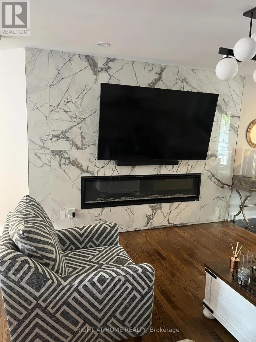 26 BLUEWATER TRAIL N