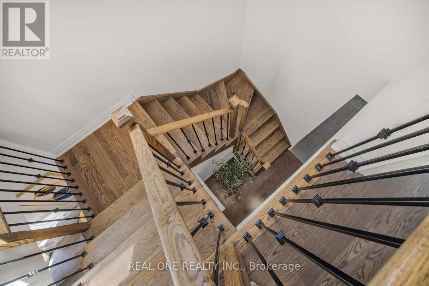 24 LARKFIELD CRESCENT
