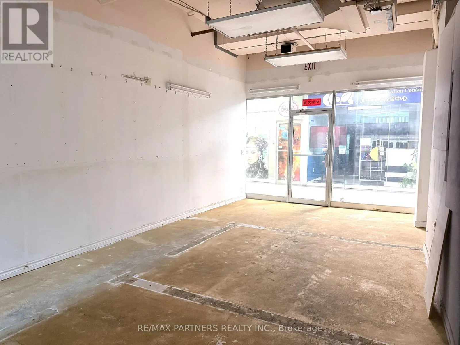 215 - 550 HIGHWAY 7 E
