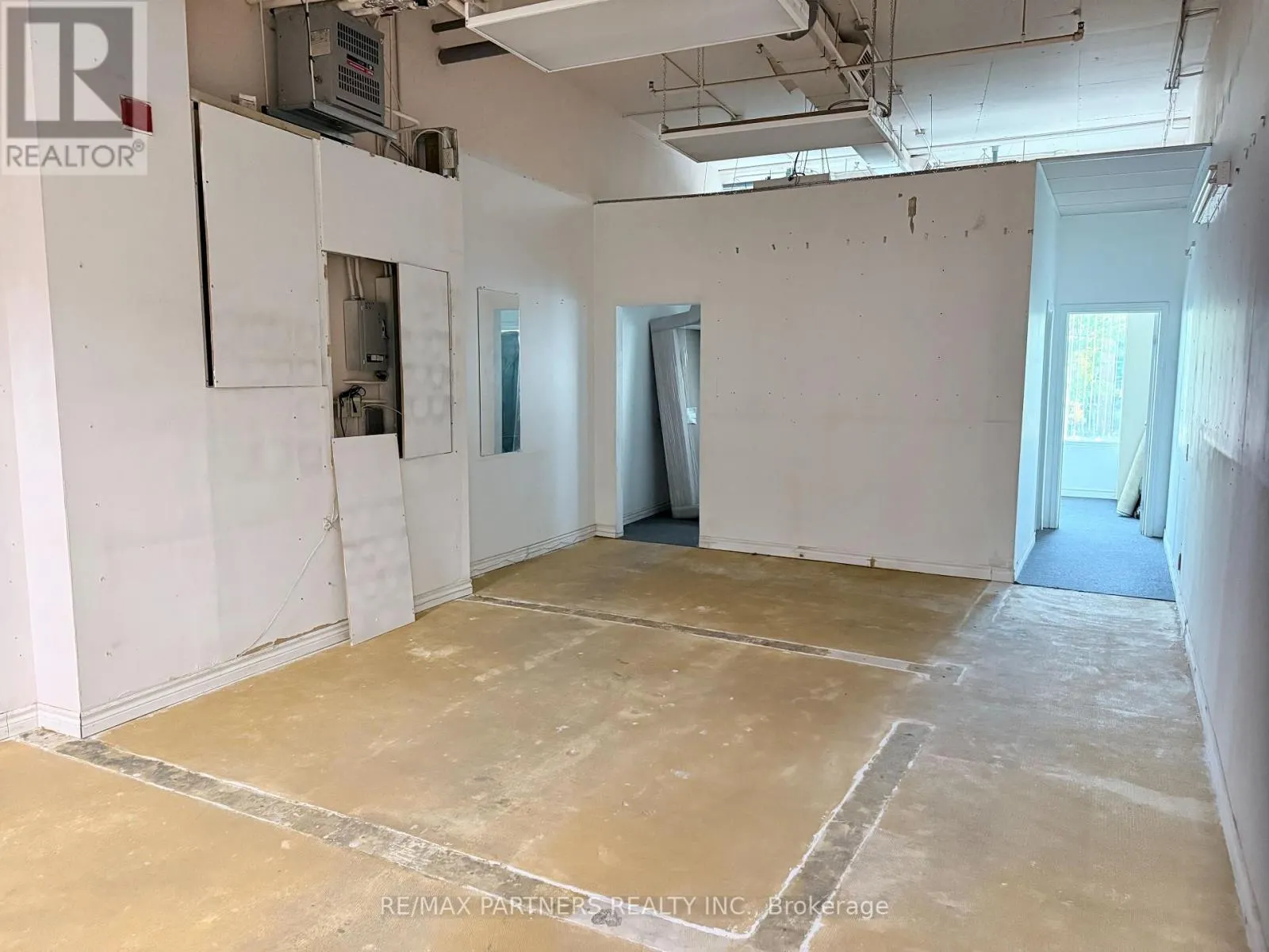 215 - 550 HIGHWAY 7 E