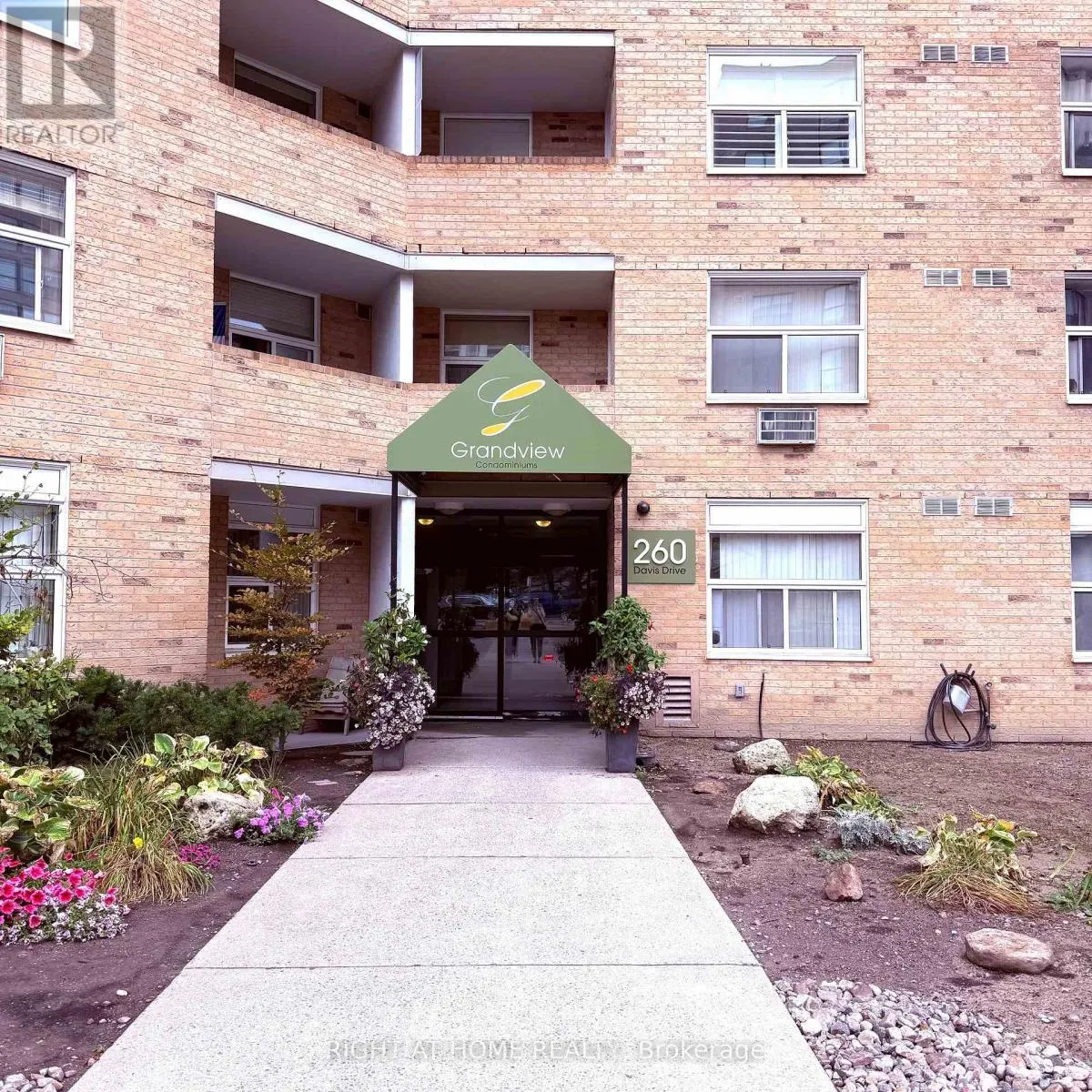 806 - 260 DAVIS DRIVE