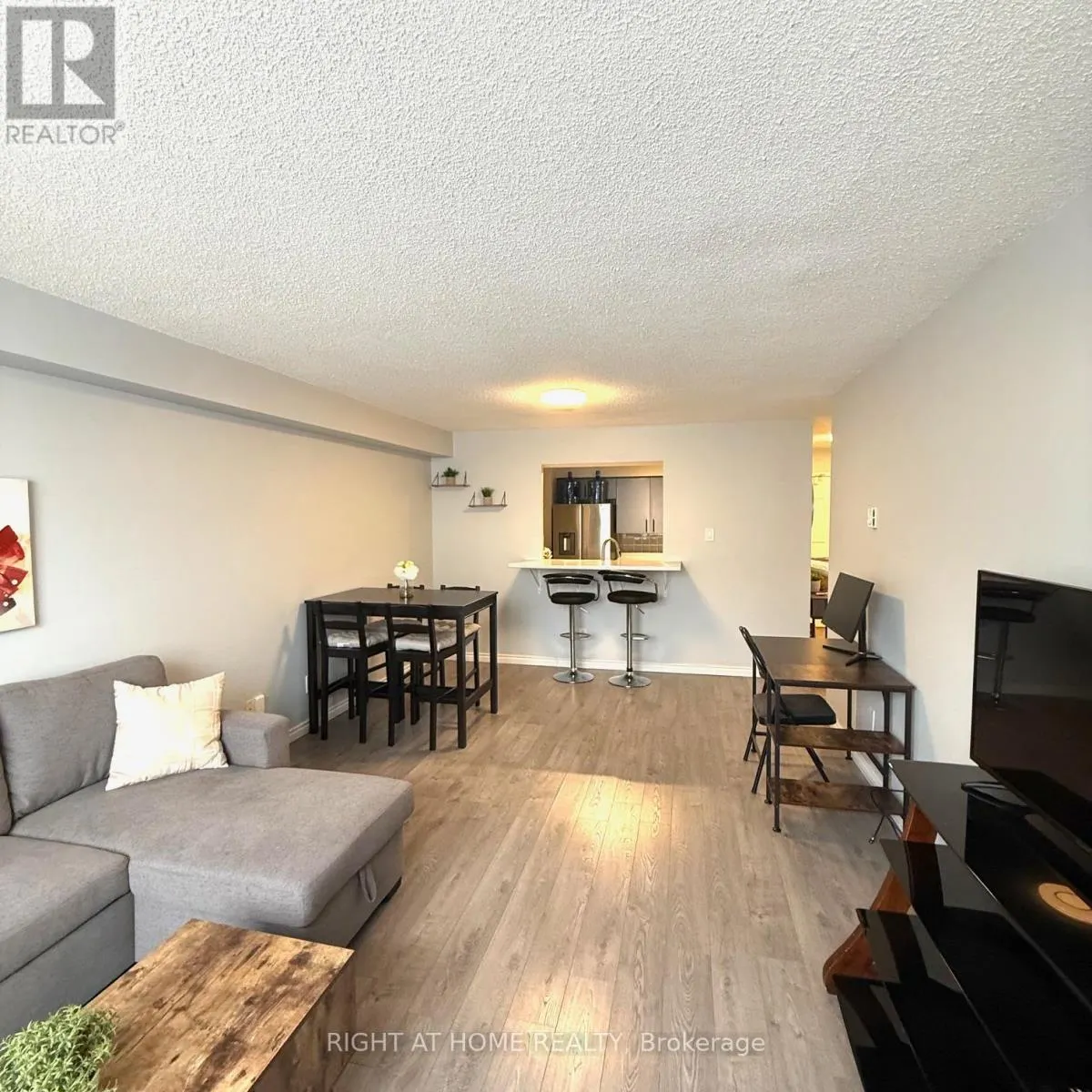 806 - 260 DAVIS DRIVE