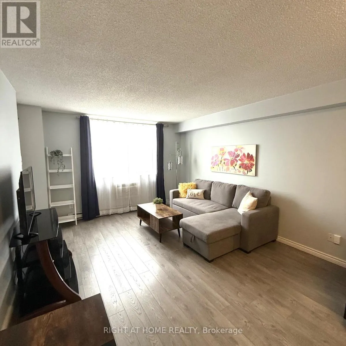 806 - 260 DAVIS DRIVE