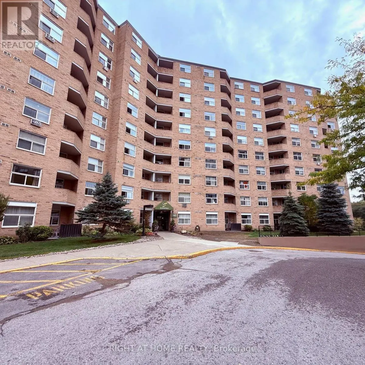 806 - 260 DAVIS DRIVE