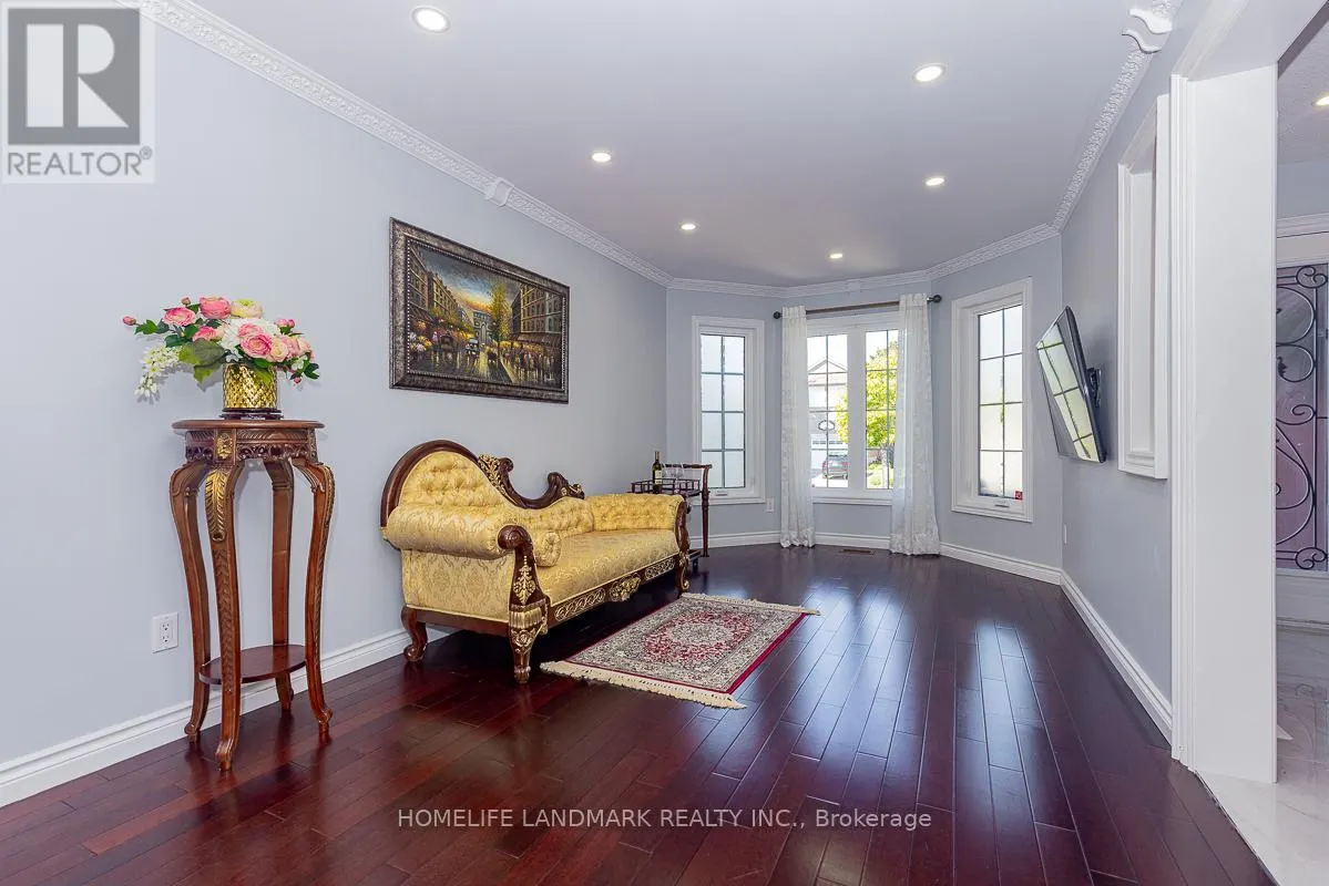 4 PINE BOUGH MANOR