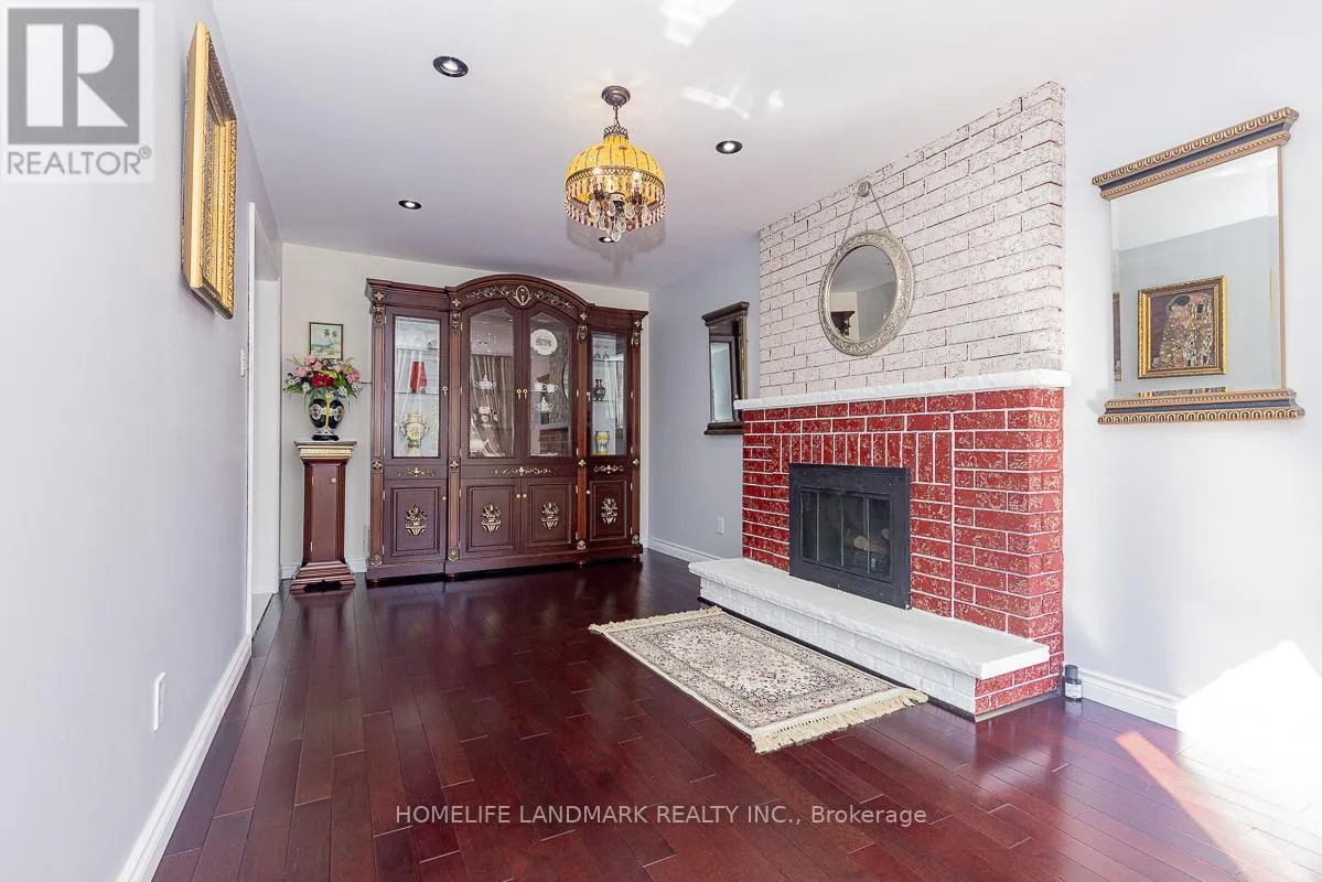 4 PINE BOUGH MANOR