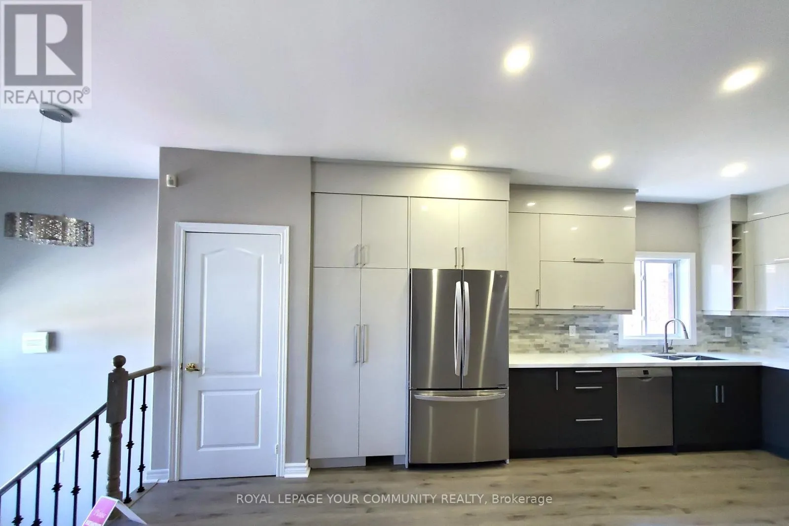 UPPER - 48 BELWOOD BOULEVARD