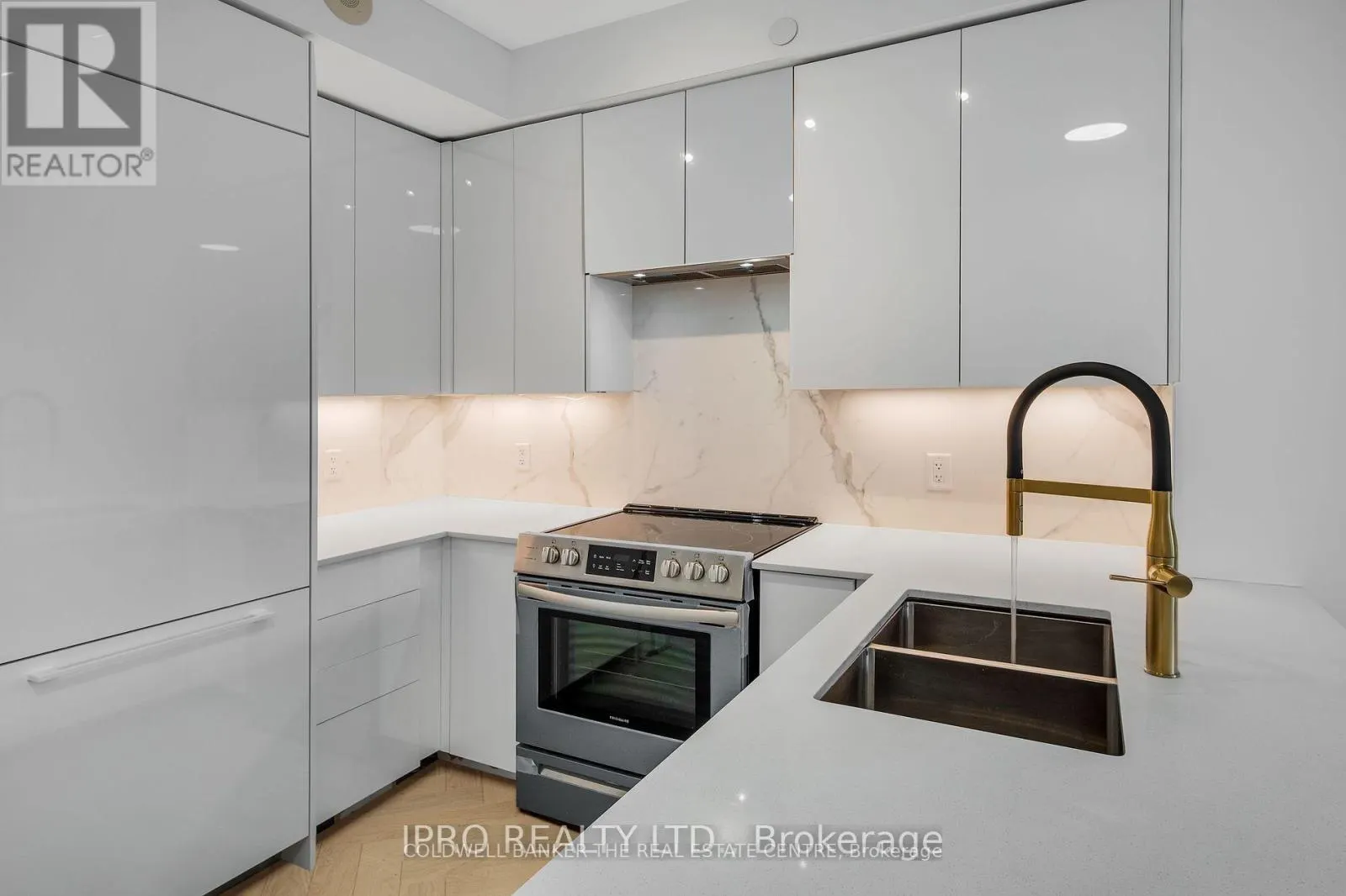 204 - 7890 BATHURST STREET