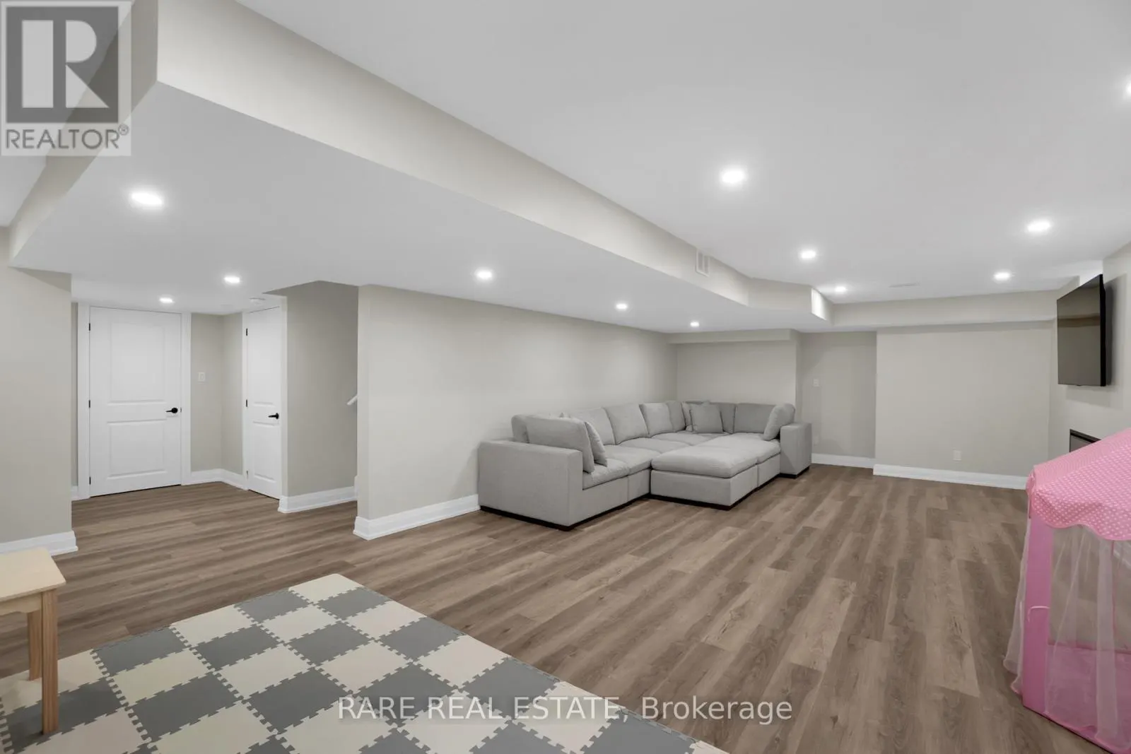 206 STEVENSON CRESCENT